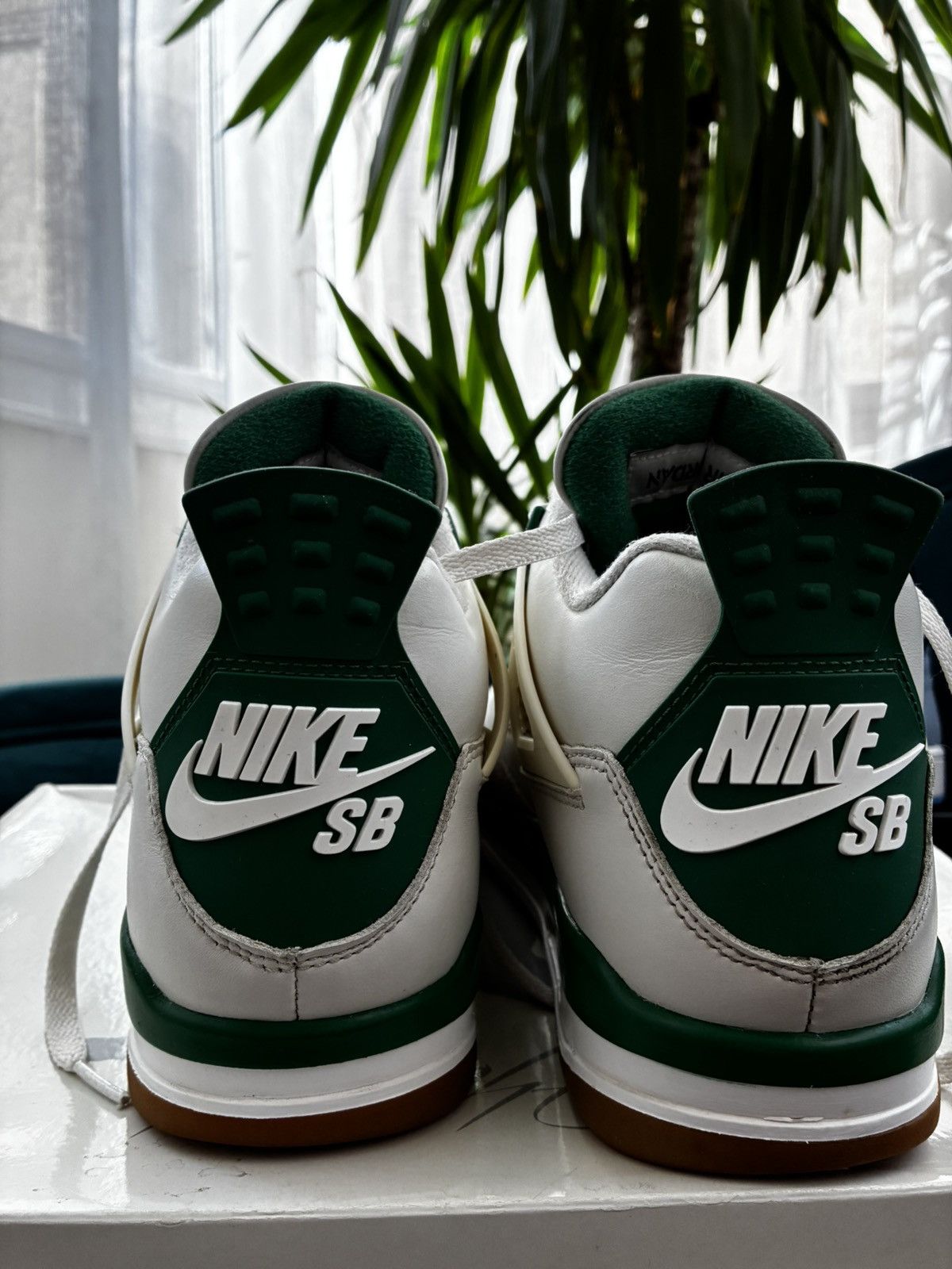 Jordan Brand Jordan 4 SB Pine Green Size US 9.5 / EU 42-43 - 2 Thumbnail