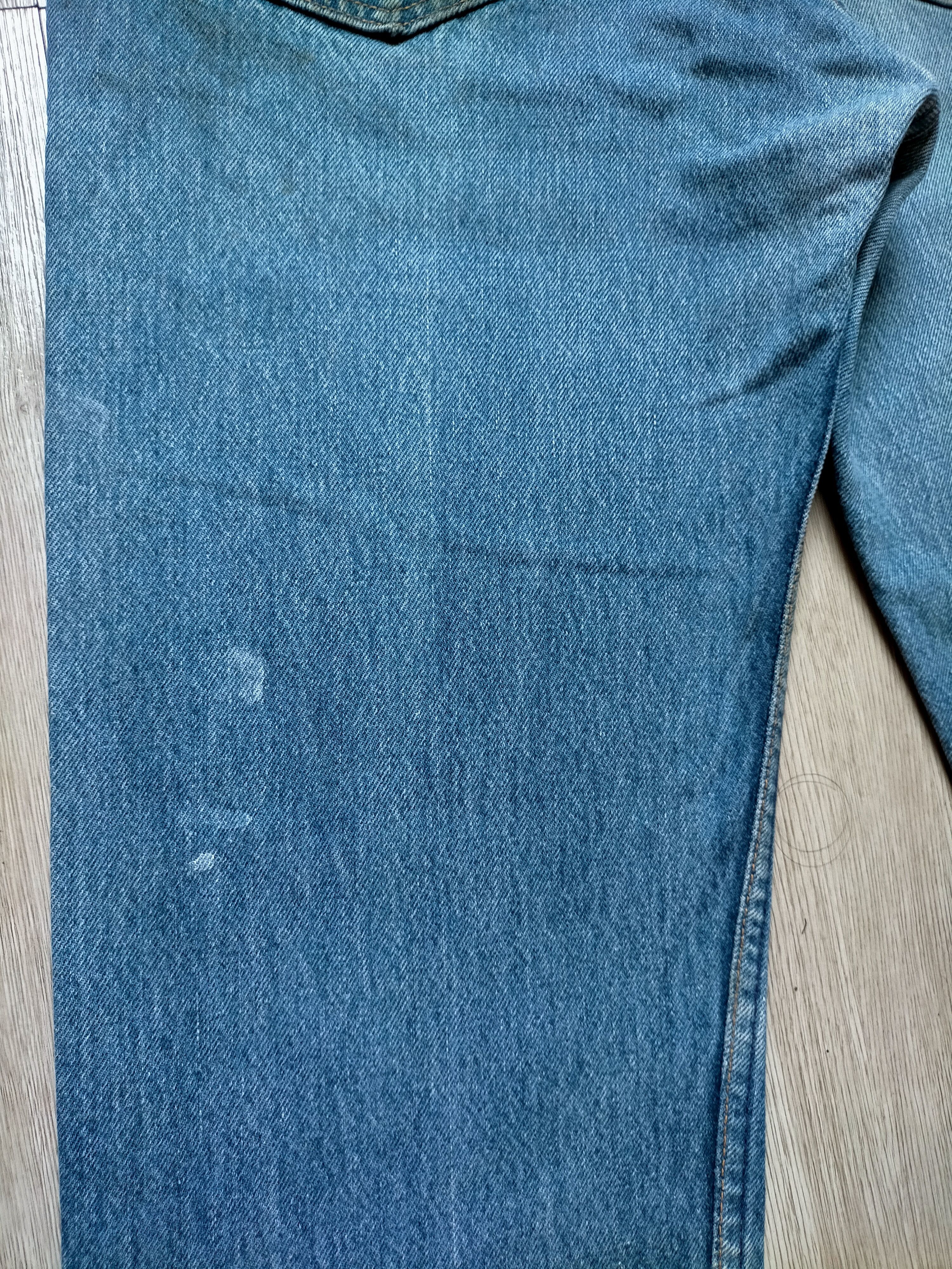 Levi's Vintage Clothing Vintage Levis 501 button Fly Blue Jeans Size US 31 - 16 Thumbnail