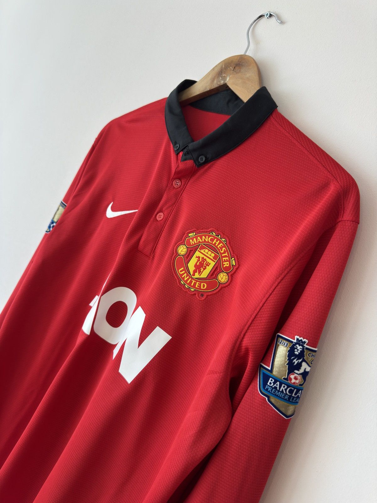 Nike Manchester United 2013-2014 Home Soccer Jersey Nike Shirt Size US L / EU 52-54 / 3 - 6 Thumbnail