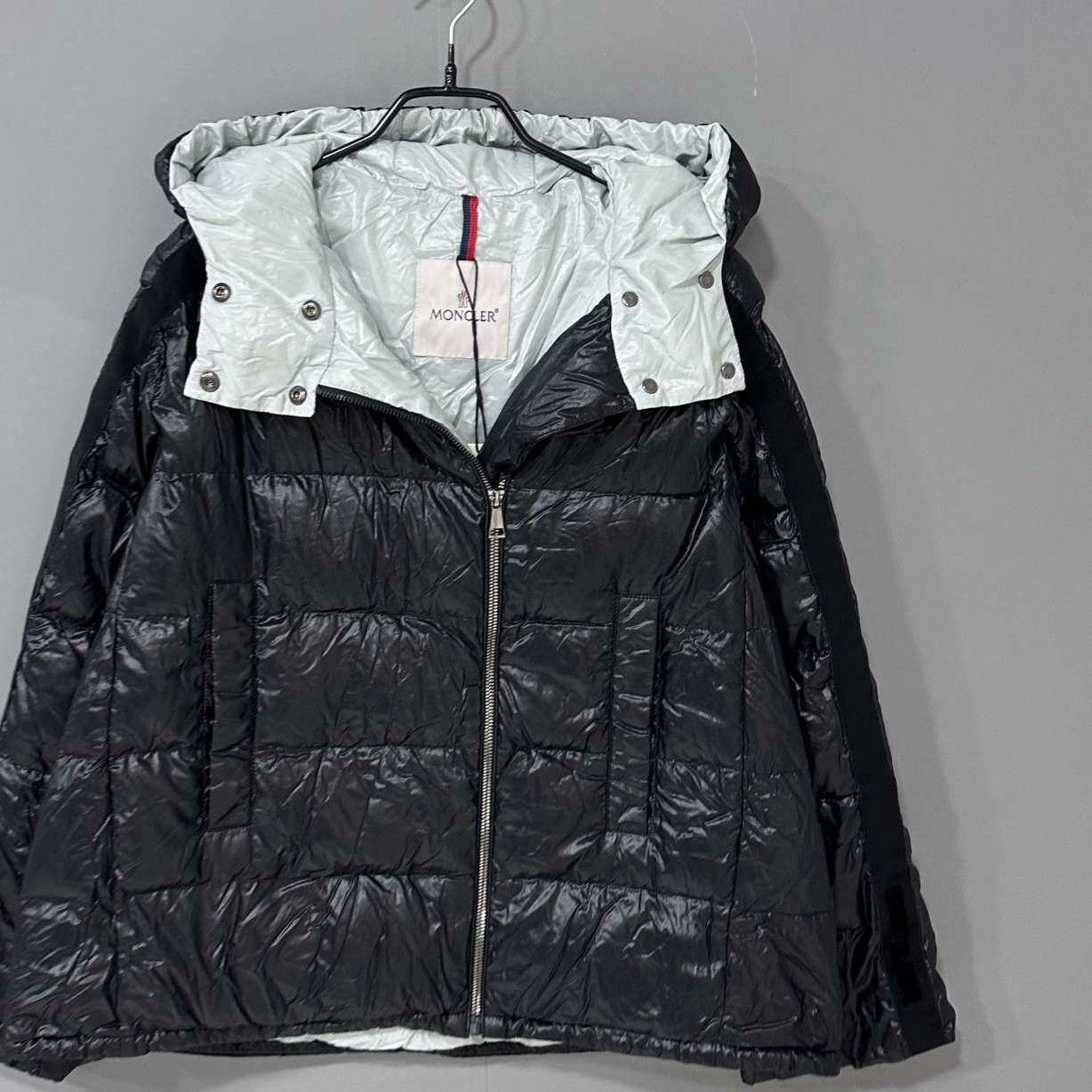 Moncler Moncler Lightweight Down Down Jacket M Women Size M / US 6-8 / IT 42-44 - 1 Thumbnail