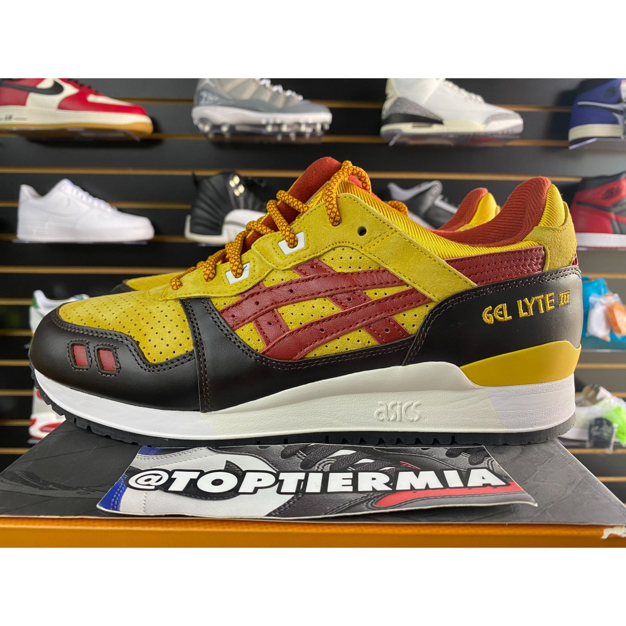Asics ASICS GEL LYTE 3 X KITH X MARVEL REMASTERD WOLVERINE 1980 SZ Size US 9 / EU 42 - 3 Thumbnail