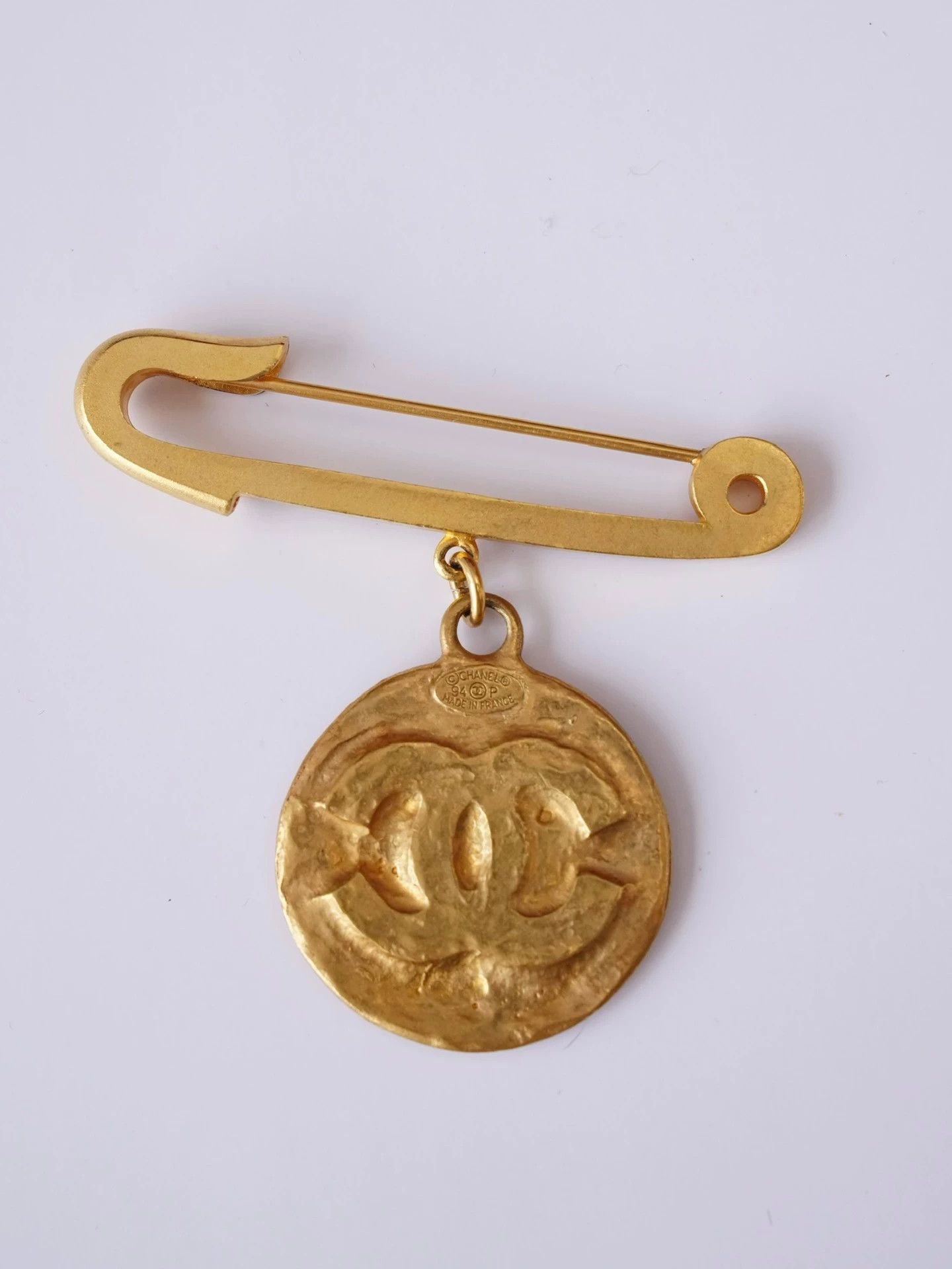 Chanel Chanel Vintage 1994 Coin Pendant Brooch Size ONE SIZE - 6 Thumbnail