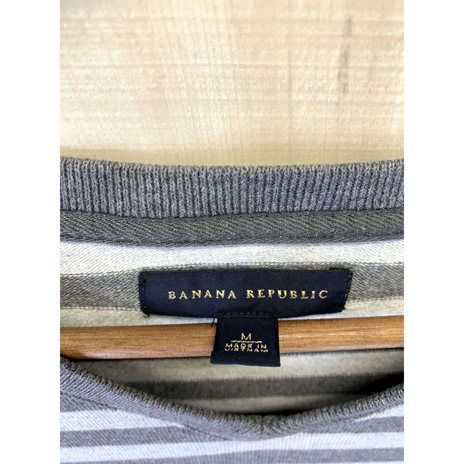 Banana Republic Banana Republic Mens SZ M Gray Stripe V Neck Tight Knit Long Sleeve Shirt -3320 -Pre-Owned Size US M / EU 48-50 / 2 - 3 Thumbnail