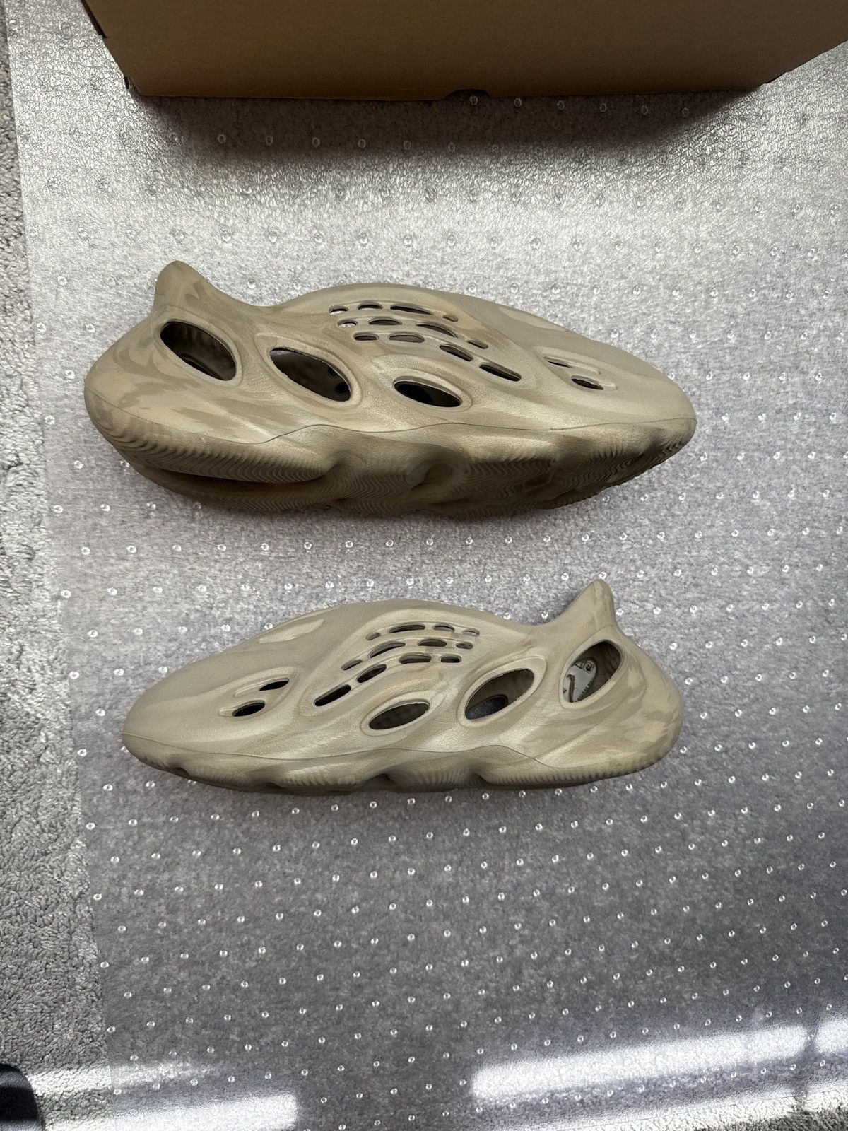 Yeezy Yeezy Foam RNNR Stone Sage Size US 10 / EU 43 - 2 Thumbnail
