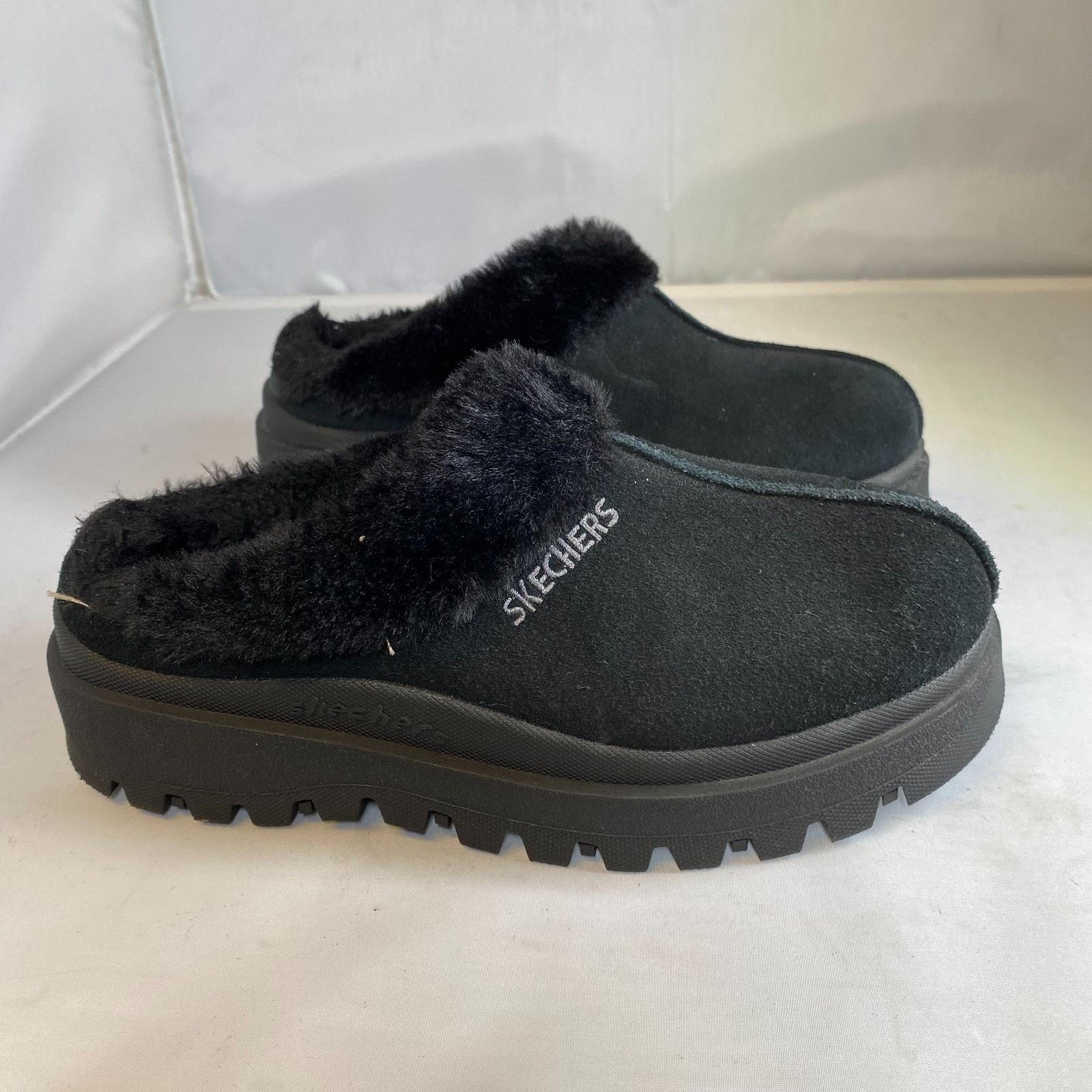 SKECHERS Skechers USA Shindigs Faux Fur Slip On Clogs Slippers Size US 6 / IT 36 - 1 Thumbnail