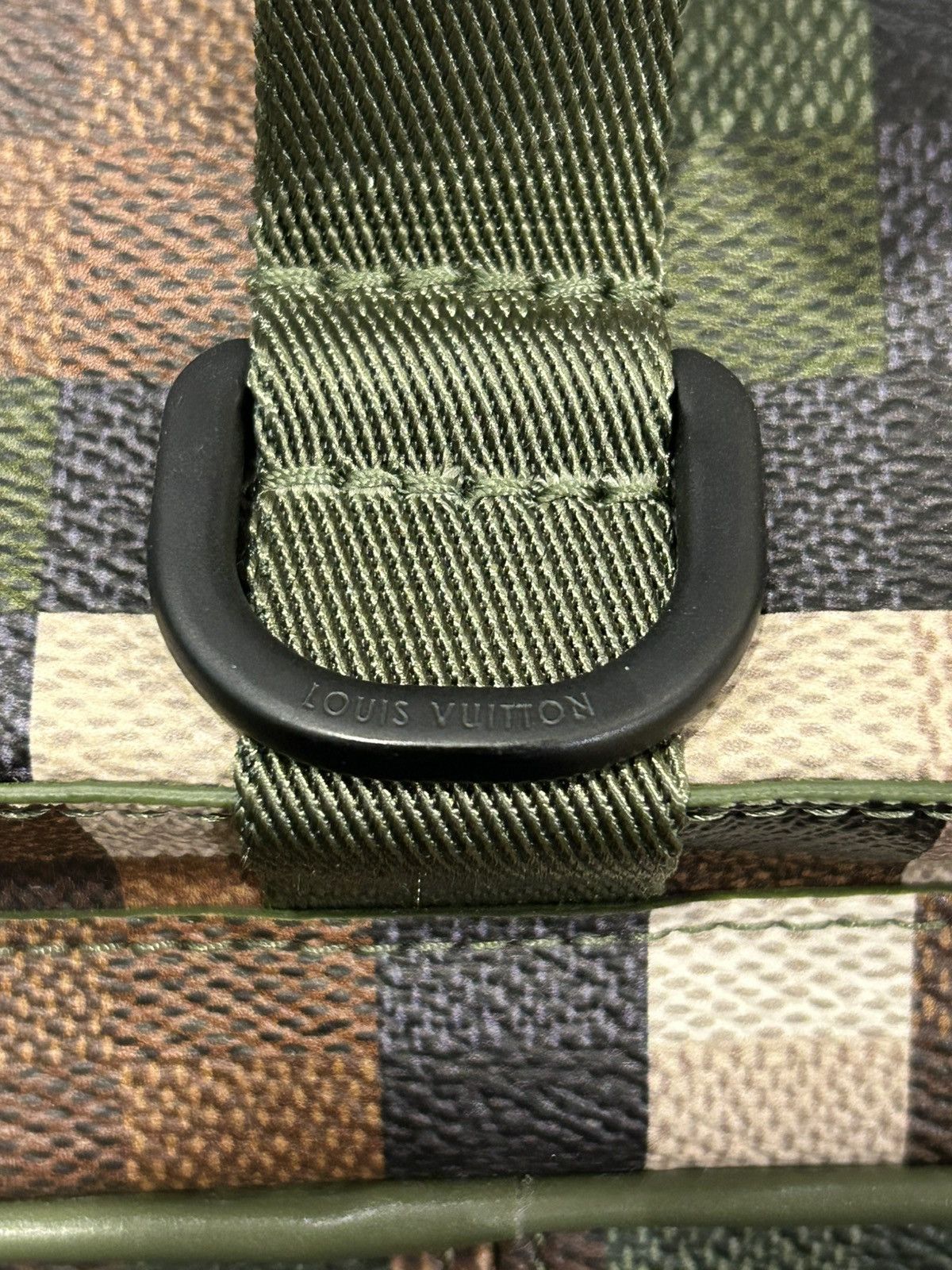 Louis Vuitton Louis Vuitton Damoflage Runaway Quest Messenger Size ONE SIZE - 6 Thumbnail