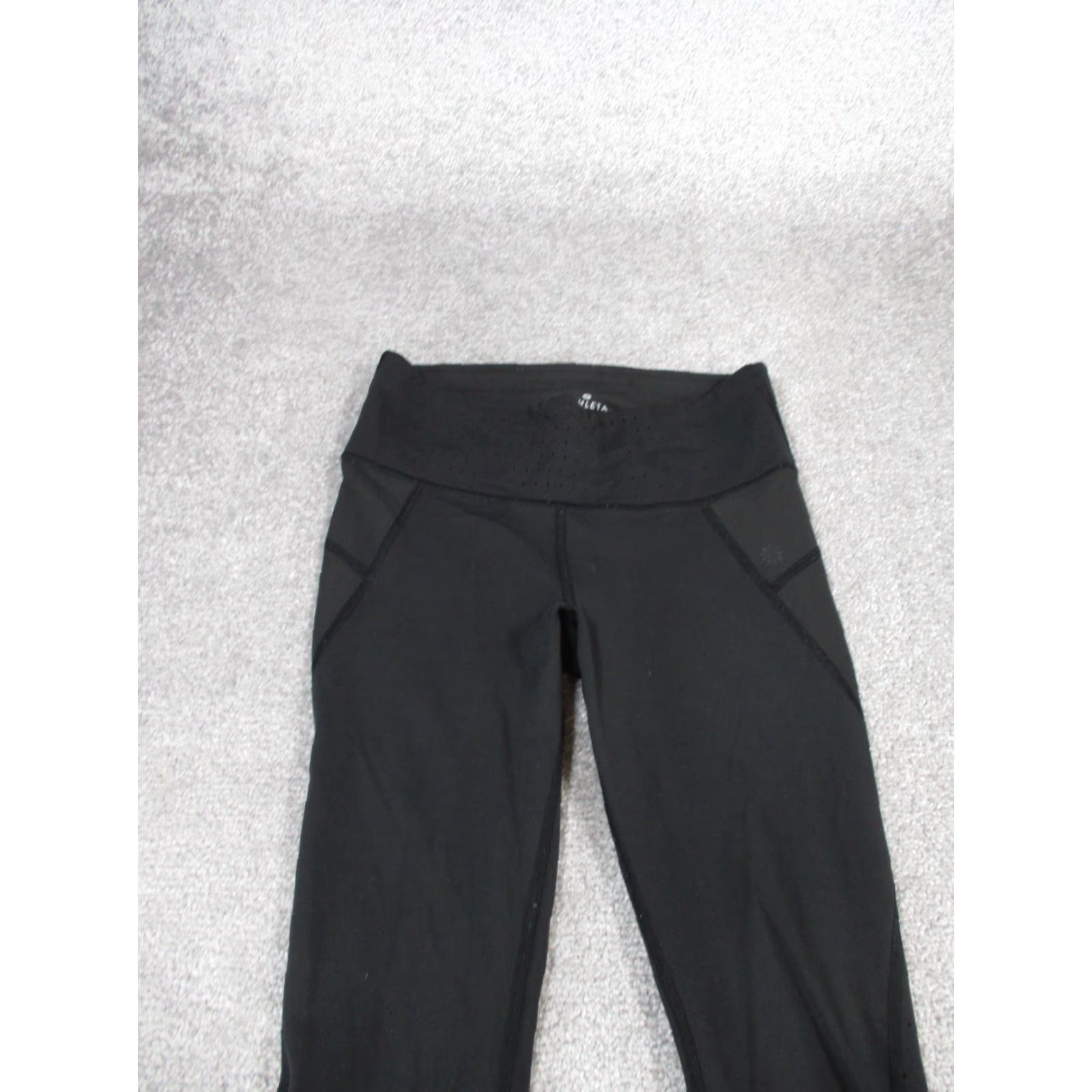 Athleta Athleta Leggings Womens Small Capri Black Stealth Trucool Size 28" / US 6 / IT 42 - 2 Thumbnail