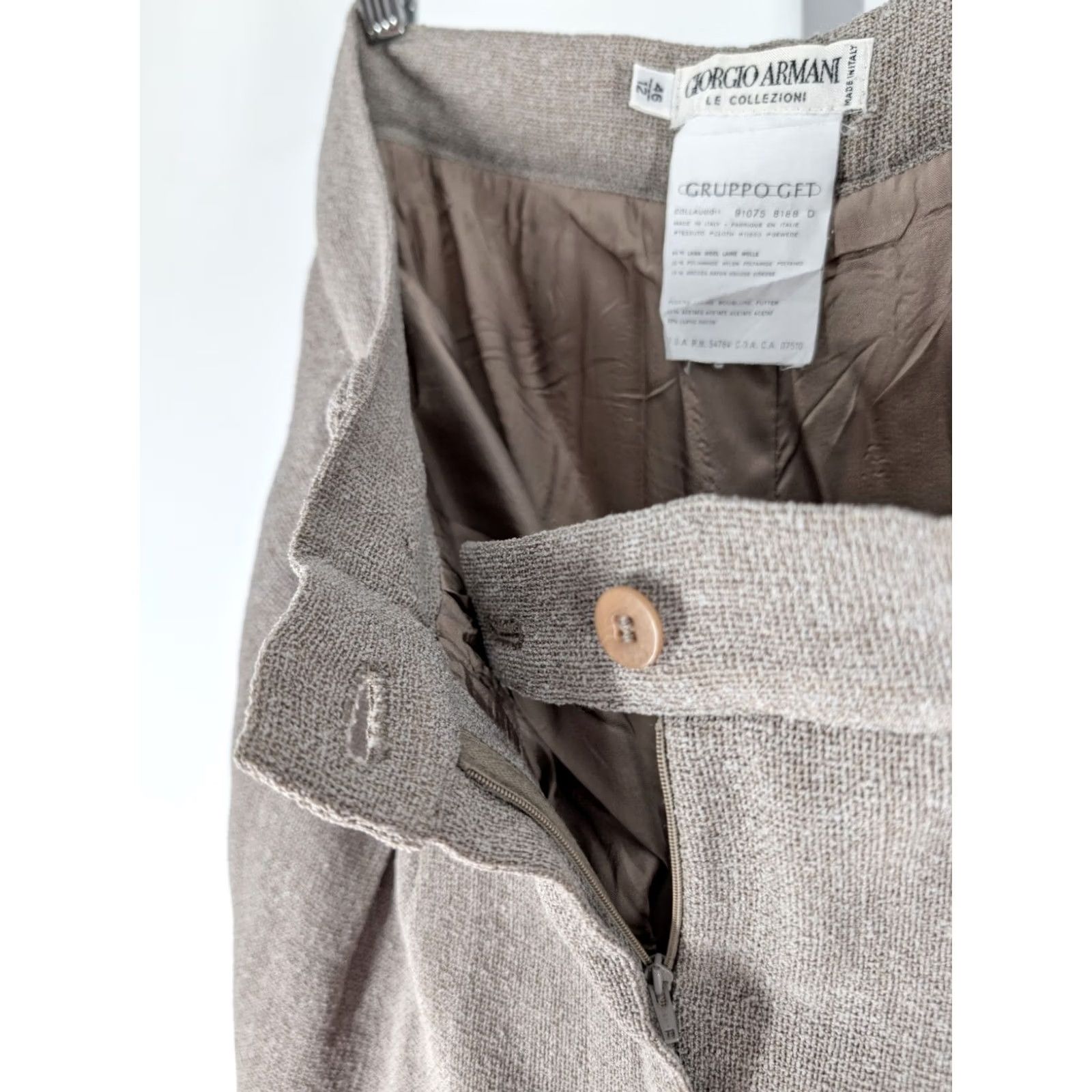 Giorgio Armani VINTAGE Giorgio Armani Trousers Wool Tweed Pleated Wide-Leg Italy 46 12 W30 Women Pants Wool Tweed High-Rise Wide-Leg Natural Beige 80s 90s Womens Size 30" / US 8 / IT 44 - 7 Thumbnail