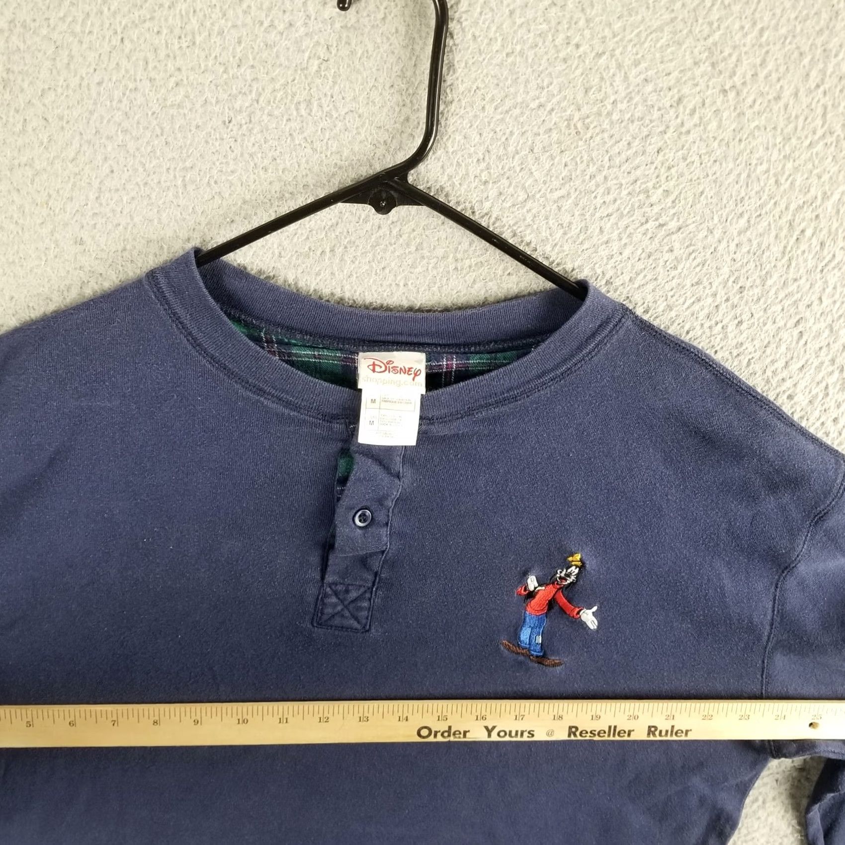 Disney Disneyland Sweatshirt Goofy Plaid Lining Henley Pullover Womens Medium Blue - Disney Shirt, Pullover, Sweatshirt, With Embroidered Goofy Size M / US 6-8 / IT 42-44 - 6 Thumbnail