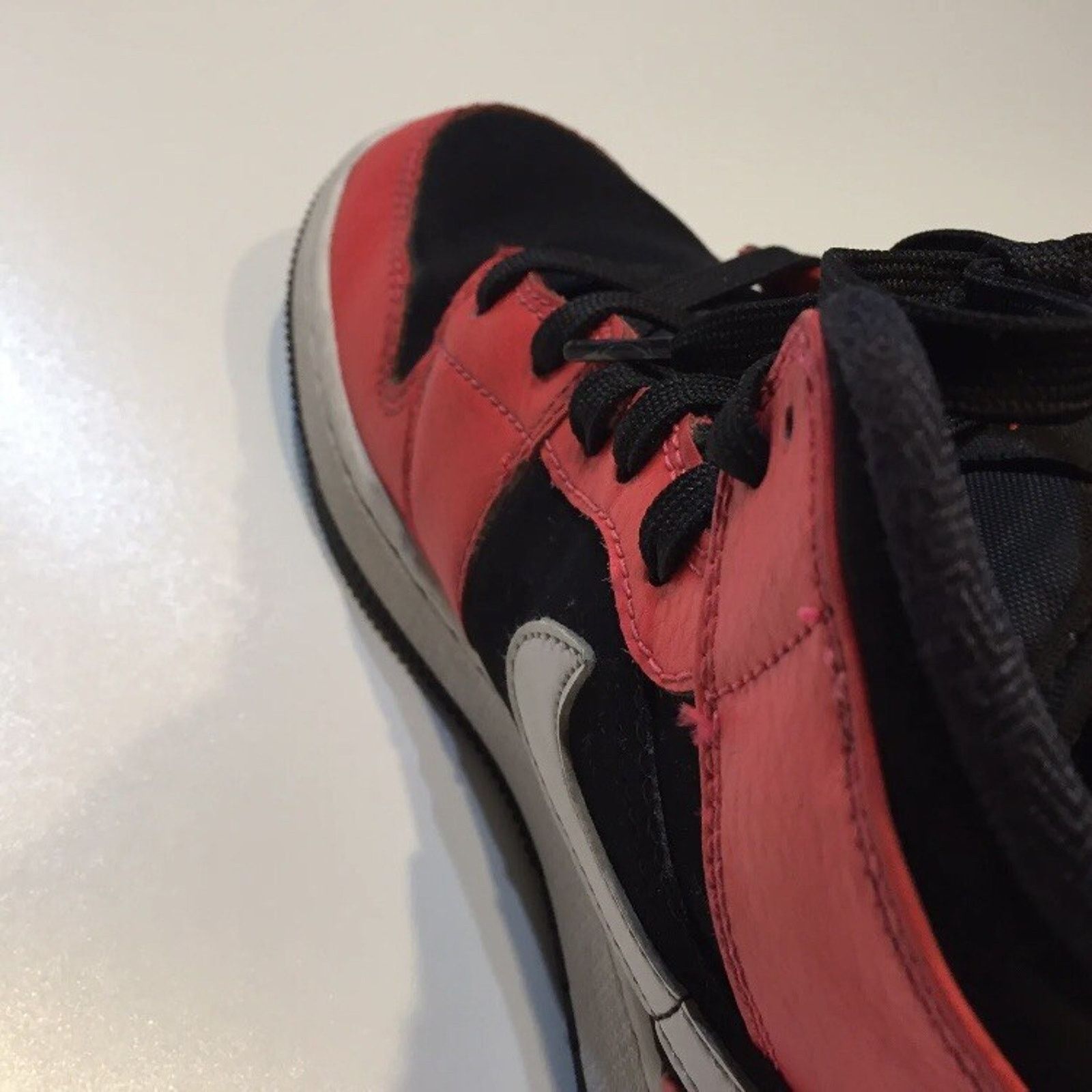 Nike Nike Air Jordan 1 Mid Infrared 23 Red Black 554725 061 GS Size US 7 / EU 40 - 7 Thumbnail