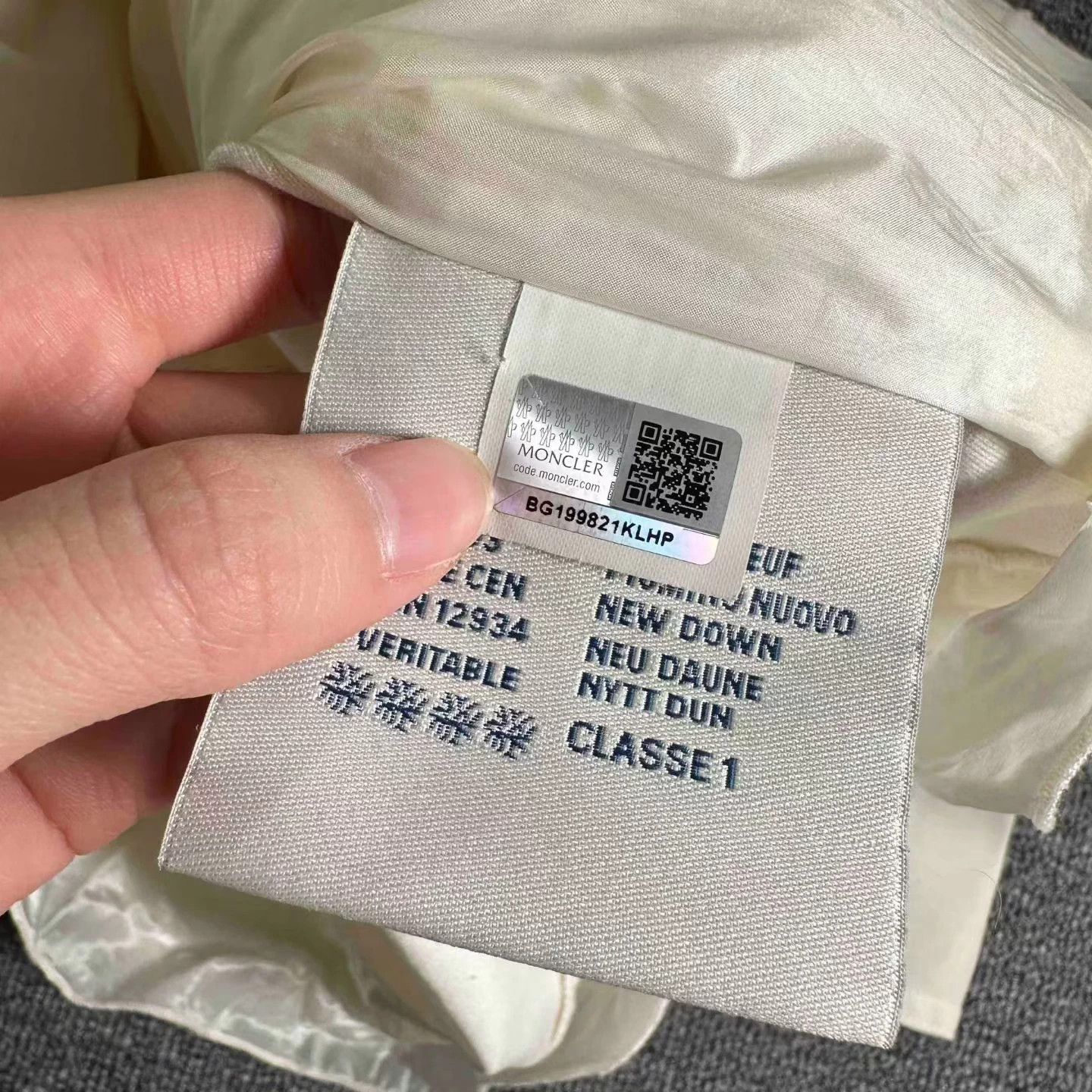 Moncler MONCLER down short-sleeve XS 99 New Size XS / US 0-2 / IT 36-38 - 3 Thumbnail