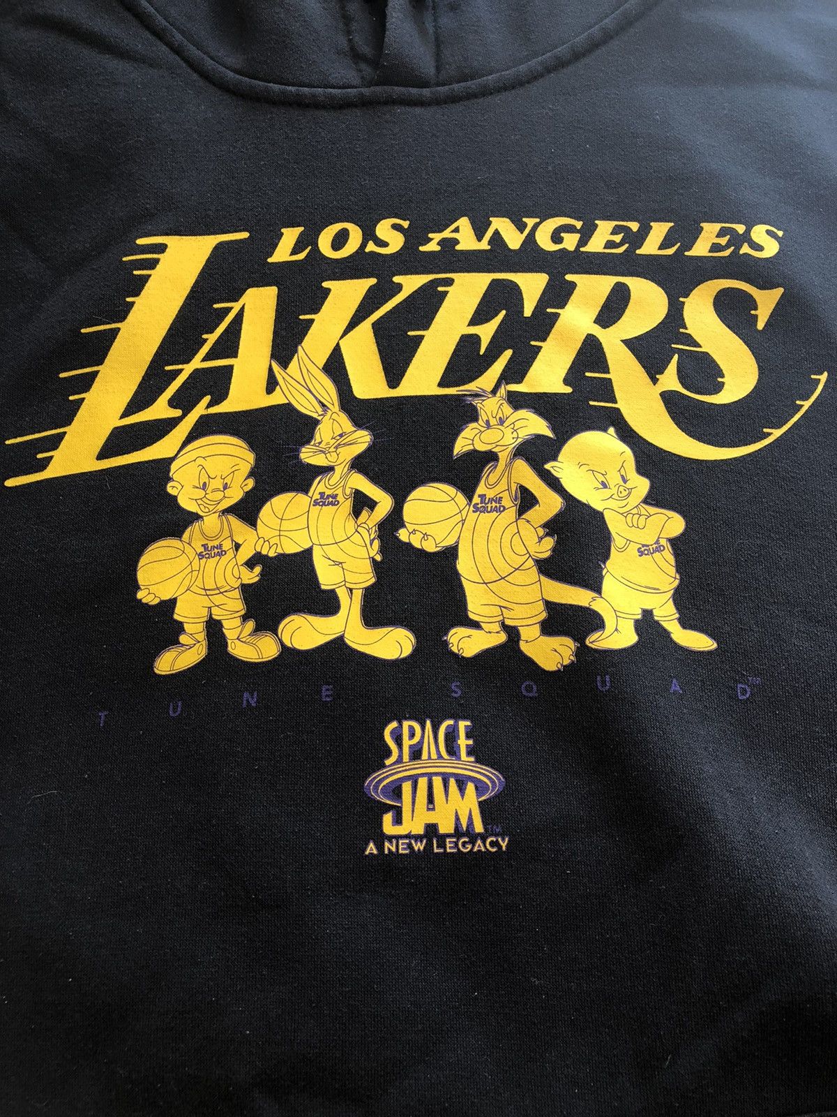 NBA RARE SPACE JAM LOS ANGELES LAKERS VINTAGE HOODIE SWEATSHIRT Size US XL / EU 56 / 4 - 2 Thumbnail