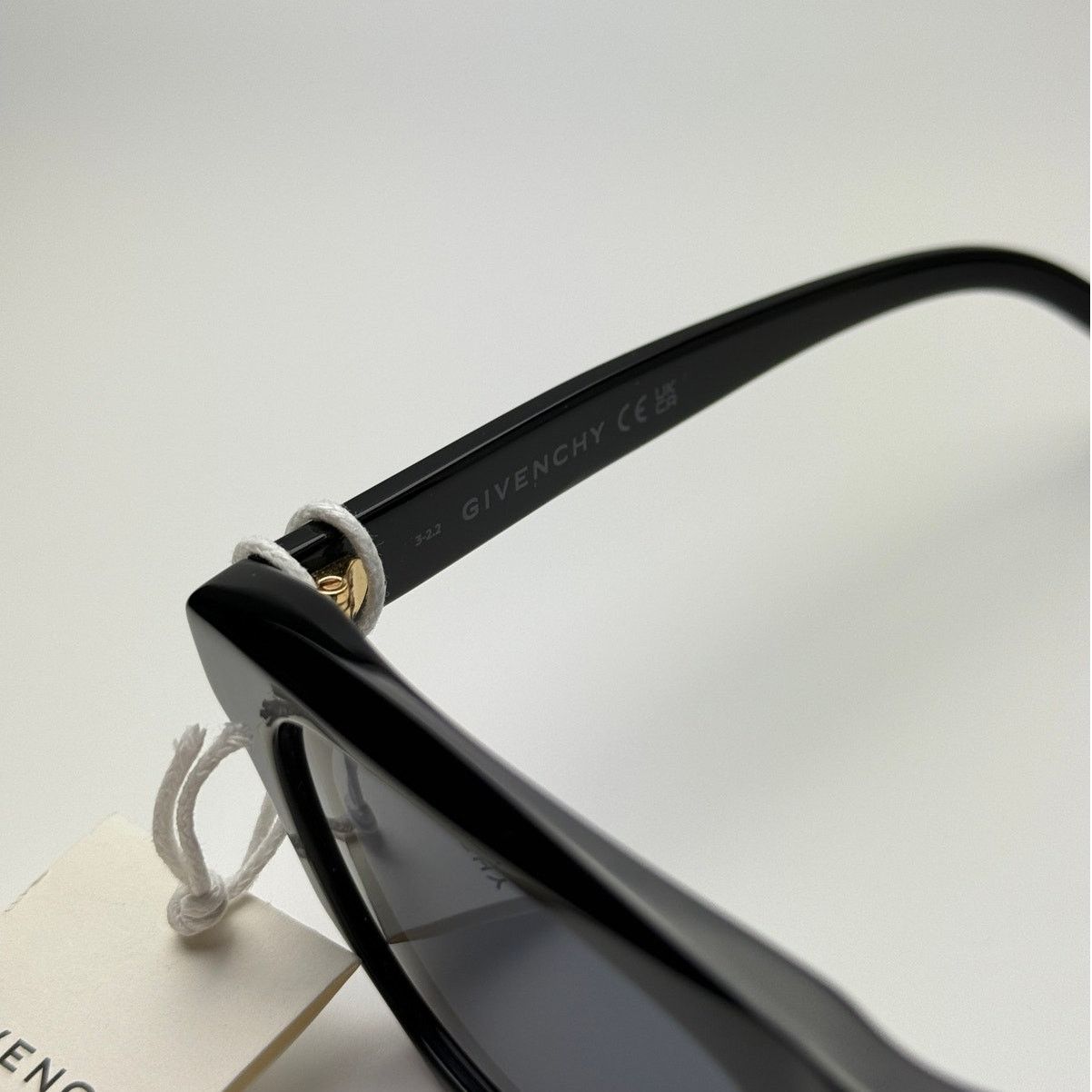 Givenchy BRAND NEW Givenchy Sunglasses GV40026U 01A Black/Grey Unisex Size ONE SIZE - 6 Thumbnail
