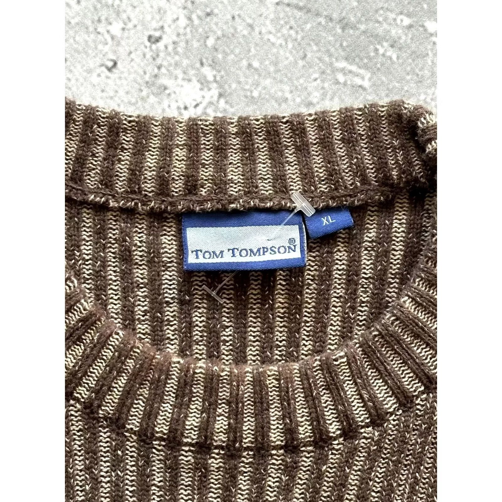 Vintage VINTAGE Unbranded Brown Knit Crewneck Sweater Sweatshirt Men’s M Adult Brown Knit Crewneck Pullover 52 cm Pit to Pit 69 cm Length 53 cm Sleeve Size US M / EU 48-50 / 2 - 4 Thumbnail