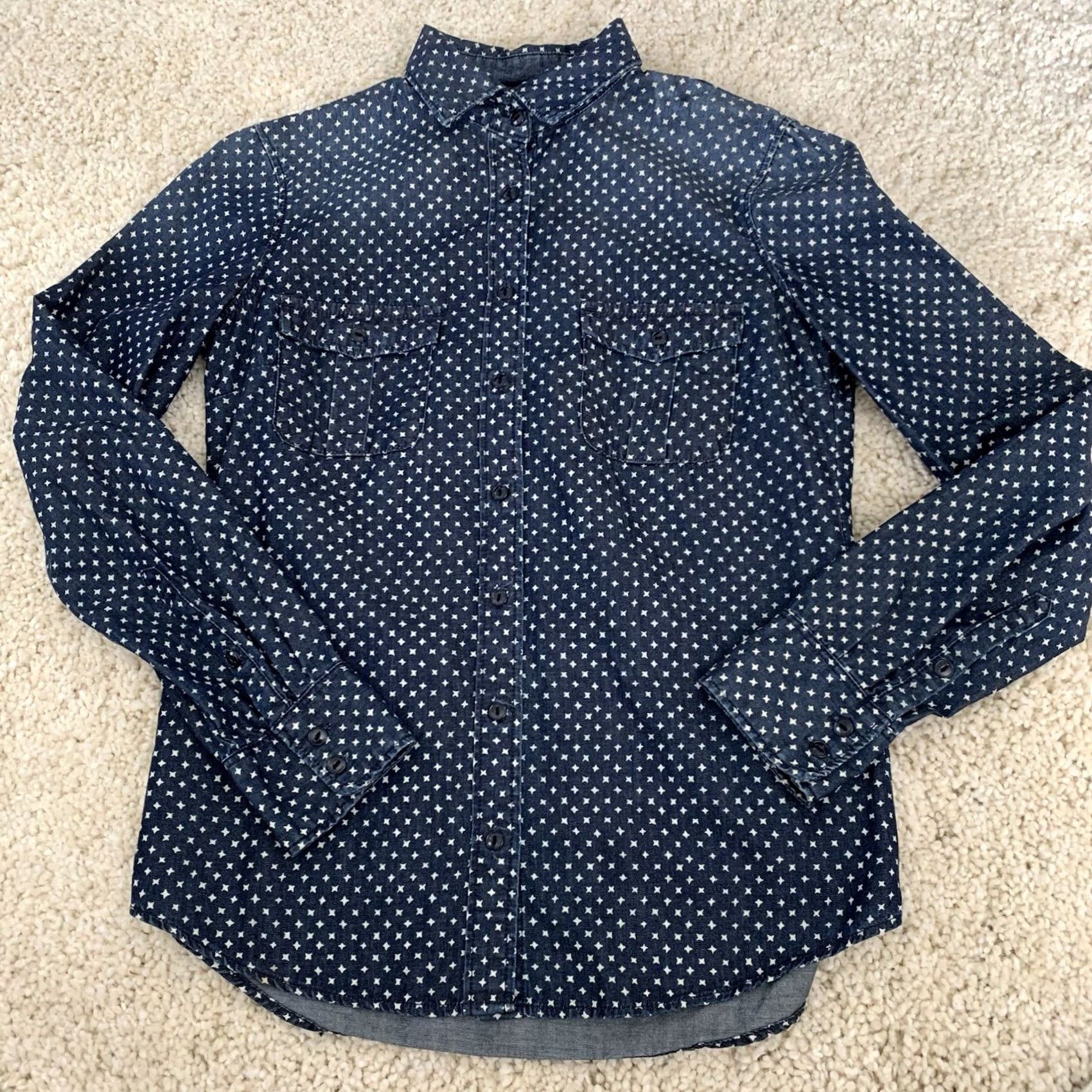J.Crew J.CREW Button-Up Shirt Womens 4 Blue Fade Ombre Denim Star Pattern Indigo Top Shirt Button-Up Long Sleeve Casual Travel 100% Cotton Denim Size S / US 4 / IT 40 - 6 Thumbnail