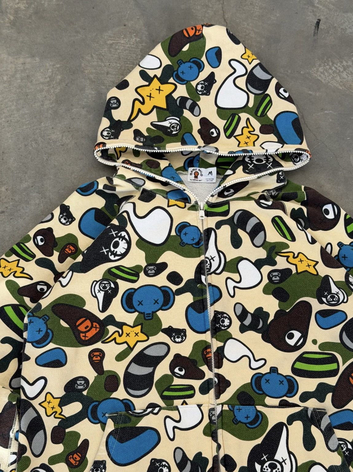 Bape × Kaws baby milo bape x kaws animal kingdom full zip hoodie Size US M / EU 48-50 / 2 - 3 Thumbnail