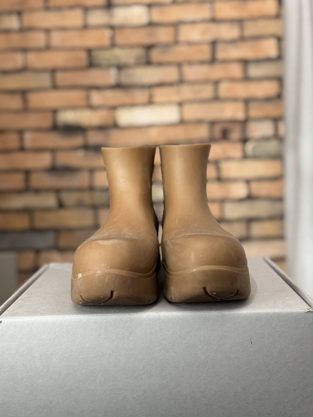 Bottega Veneta INSANE $820 PUDDLE BOOTS RAIN RUBBER CHUNKY BEIGE BROWN Size US 9 / EU 42 - 3 Thumbnail
