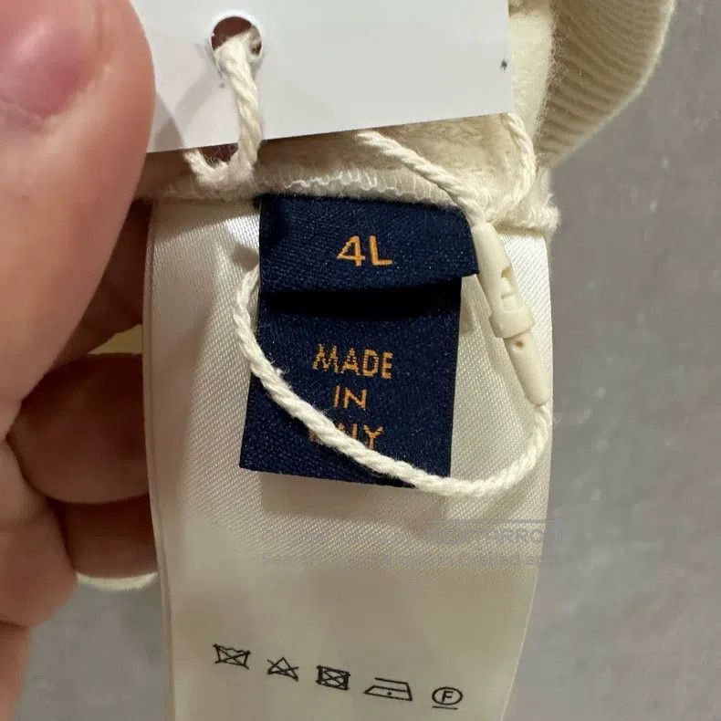 Louis Vuitton Louis Vuitton size 4l Off-white wool chest logo jacket Size US M / EU 48-50 / 2 - 5 Thumbnail