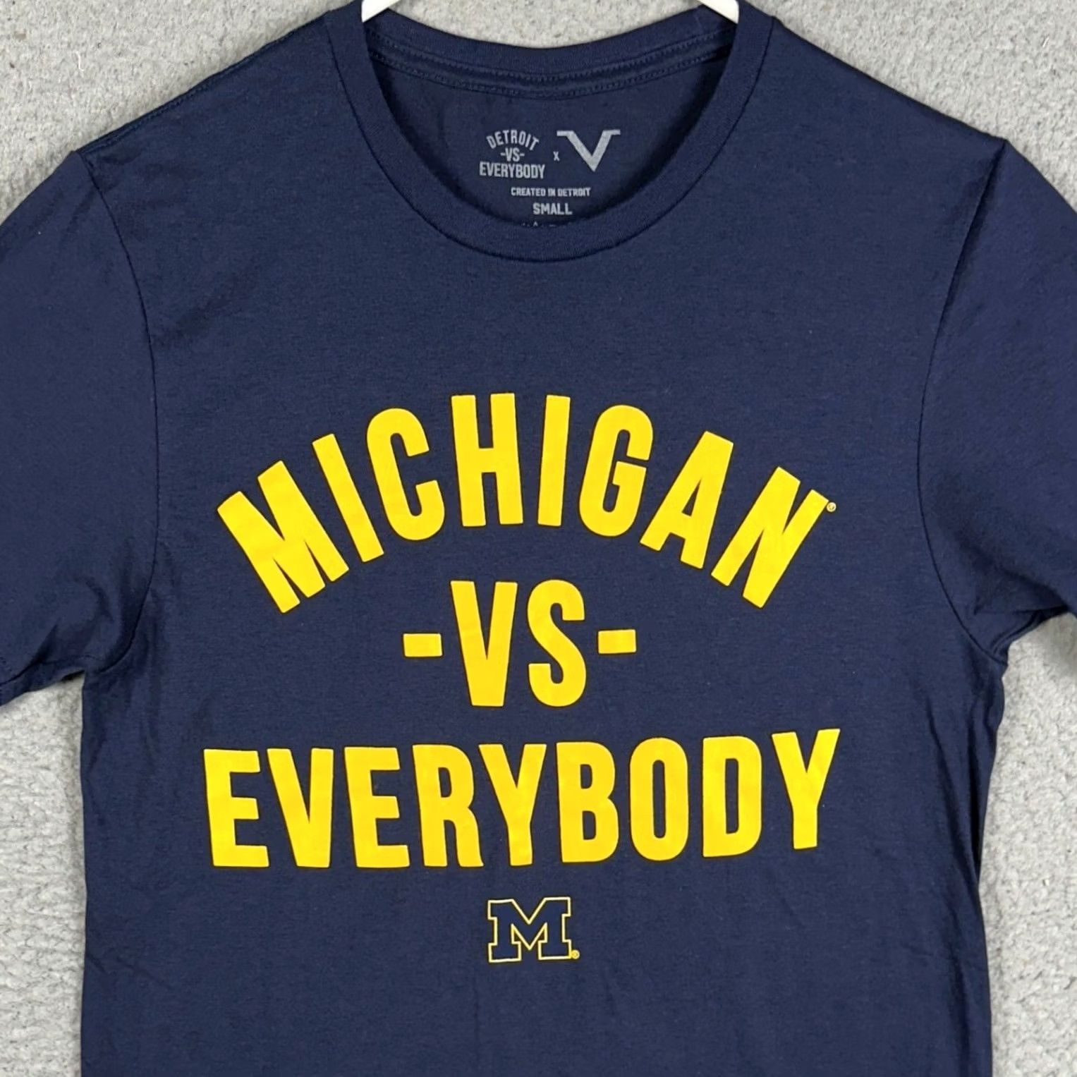 Vintage Detroit vs Everybody Michigan Wolverines T-Shirt Men Small Navy Short Sleeve Tee Size US S / EU 44-46 / 1 - 2 Thumbnail