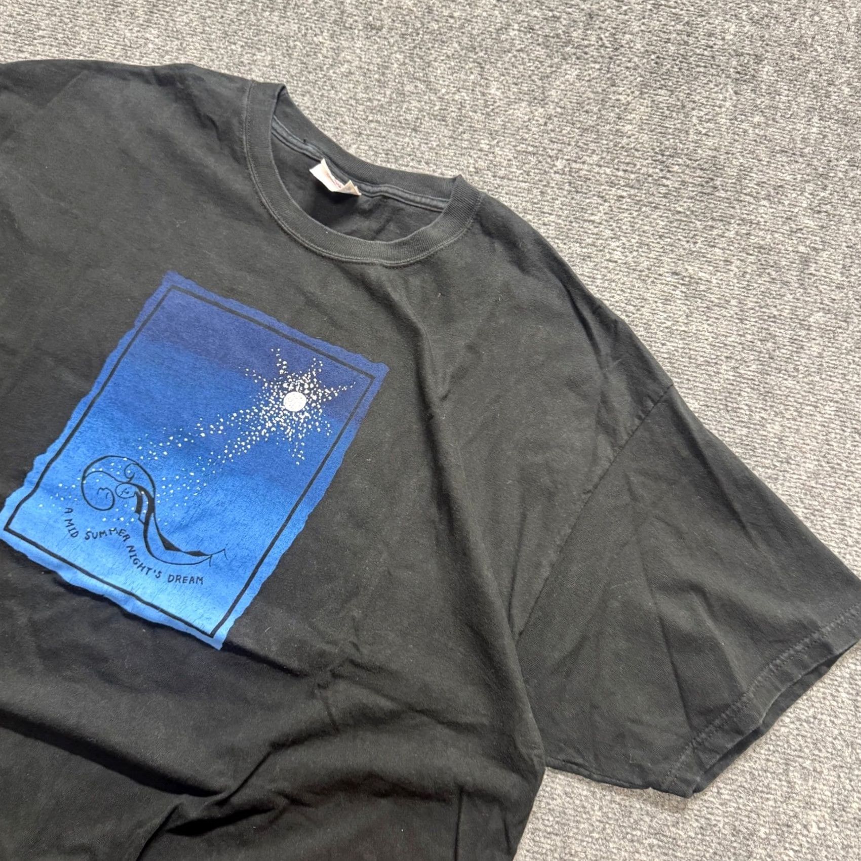 Hanes VINTAGE A MidSummers Night T-Shirt Hanes Black 2XLT Men Big & Tall Shakespeare Book Mens Shirt 2XL Size US XXL / EU 58 / 5 - 2 Thumbnail