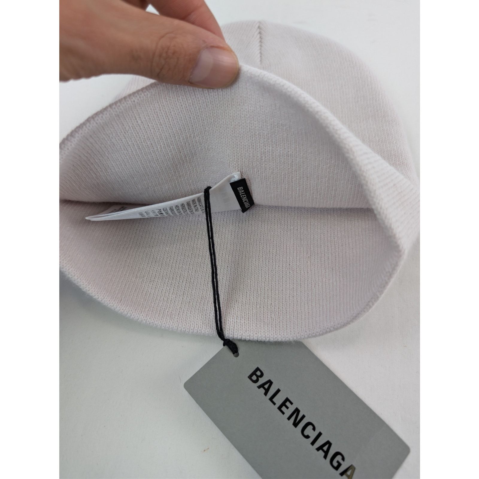 Balenciaga o1rshd1 Size: 2 / Beverly Hills Beanie Cap / Hat Off White Size ONE SIZE - 14 Thumbnail