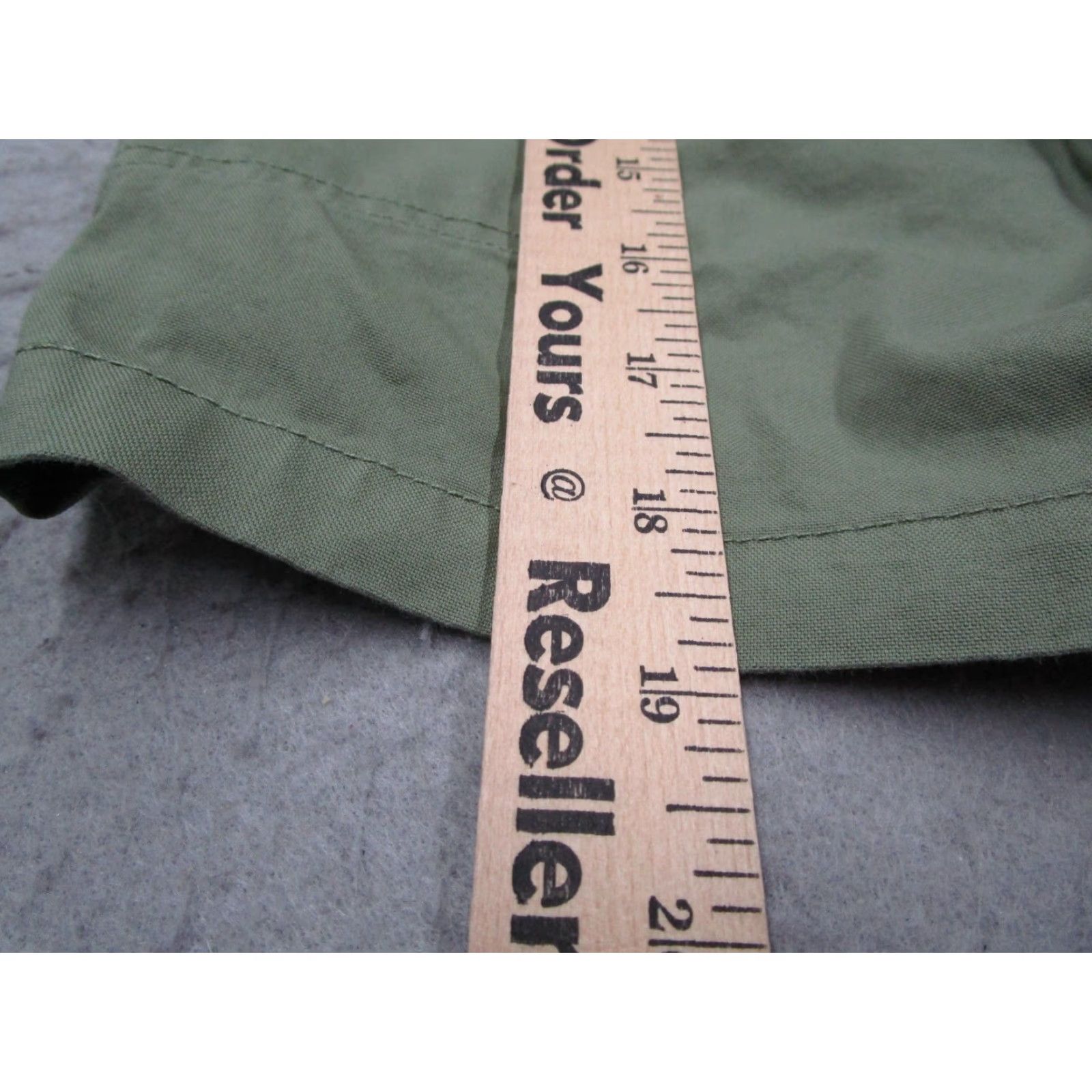 Mountain Hardwear MOUNTAIN HARDWEAR Men's Green Cargo Shorts - Cotton Blend 32, Cargo, 9" Inseam, Regular Fit, Zip, Pockets, Casual Workwear, 90s? (Not Vintage) Mens Size US 32 / EU 48 - 7 Thumbnail