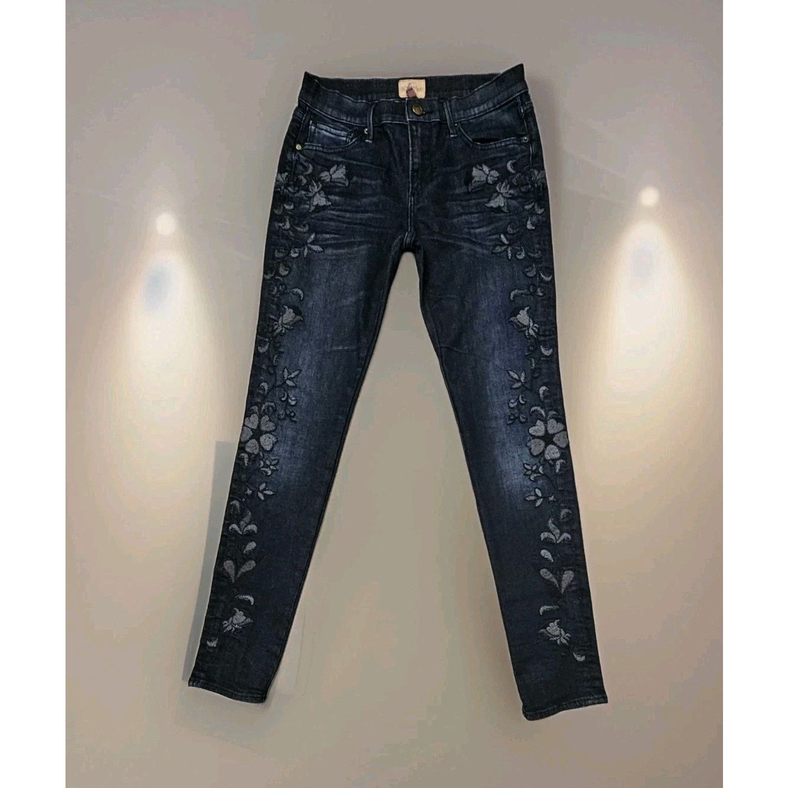 Other Driftwood Marilyn Boho Embroidered FLoral Dark Wash Jeans 26 Size 26" / US 2 / IT 38 - 1 Thumbnail