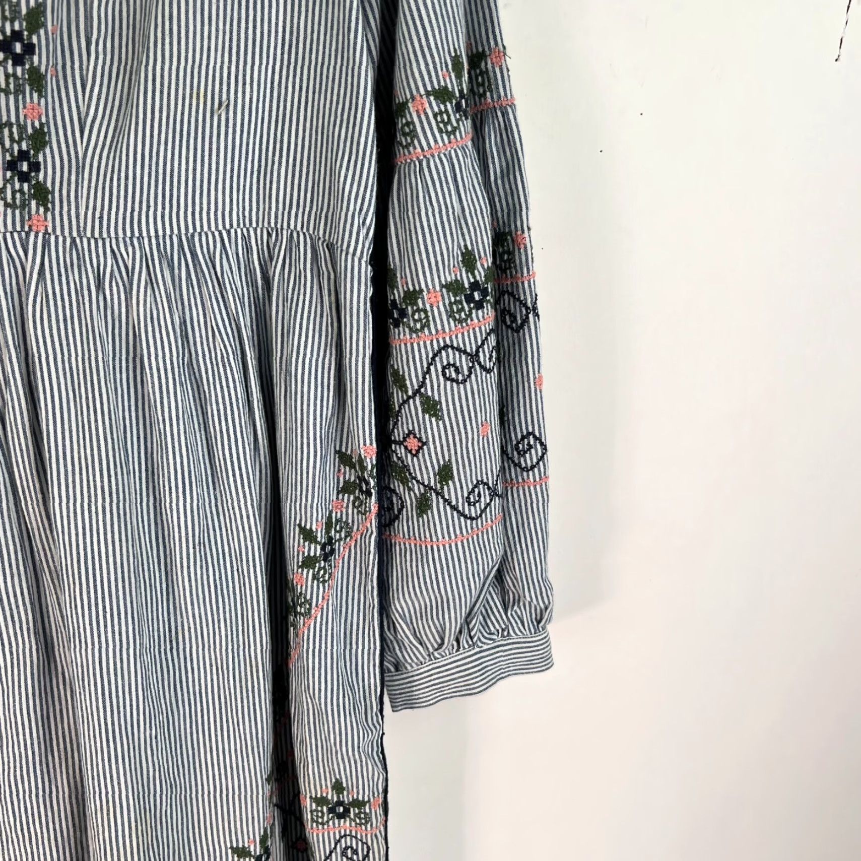 Vintage Akemi & Kim Bohemian Floral Embroidered V-Neck Tunic Blouse Size 4P Blue Women's Relaxed Cotton Size S / US 4 / IT 40 - 3 Thumbnail