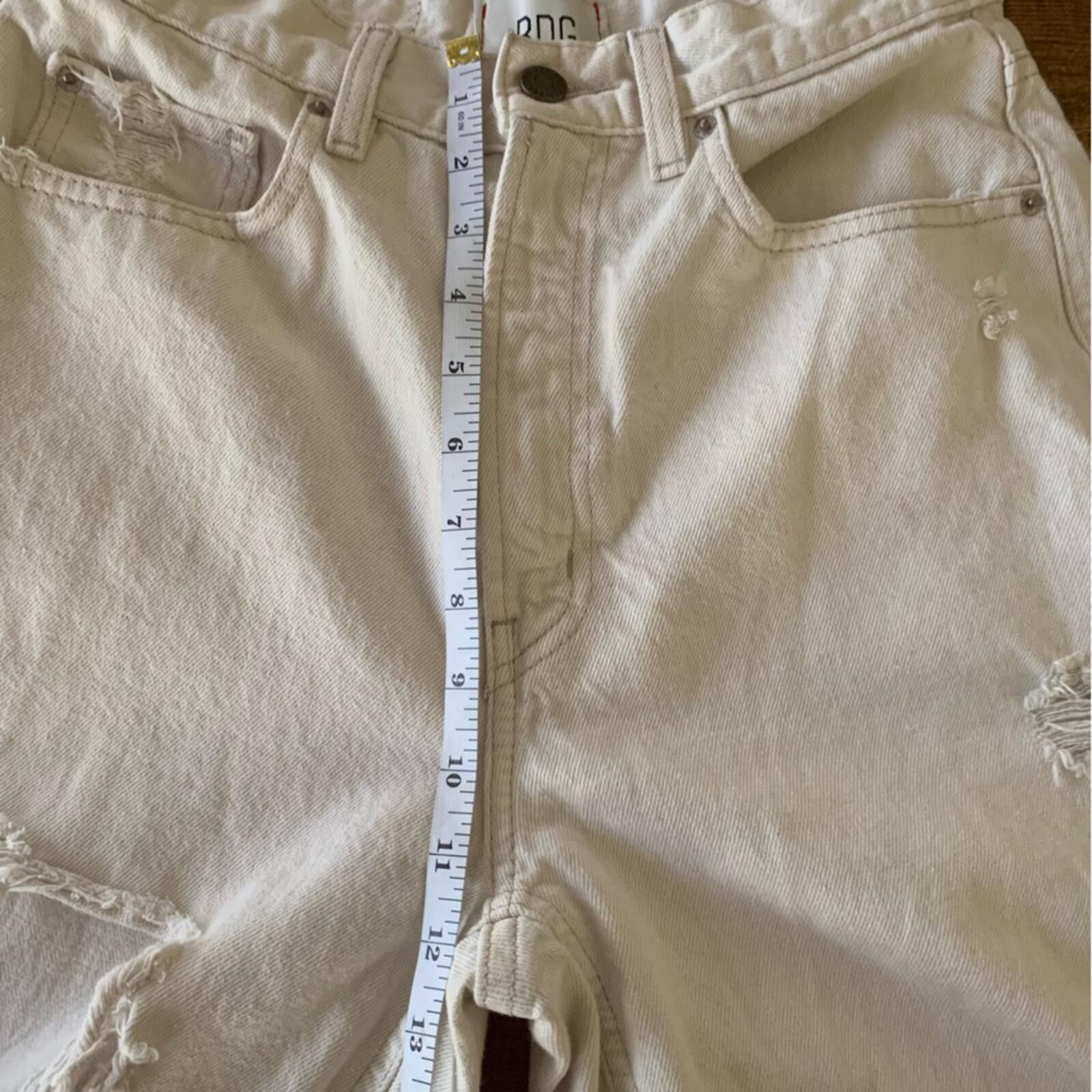 Bdg BDG High-Rise Distressed Jeans in Off-White Size 27" / US 4 / IT 40 - 8 Thumbnail