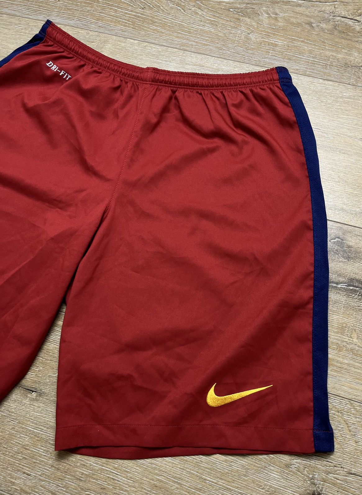 Nike VINTAGE NIKE BARCELONA SHORTS Size US 32 / EU 48 - 3 Thumbnail