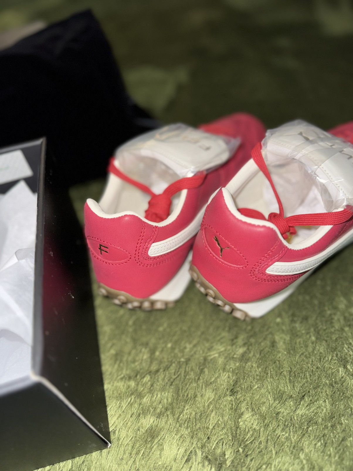 Fenty × Puma [US 9.5] Puma x FENTY Rihanna Avanti Club Red Gum Size US 9.5 / EU 42-43 - 8 Thumbnail