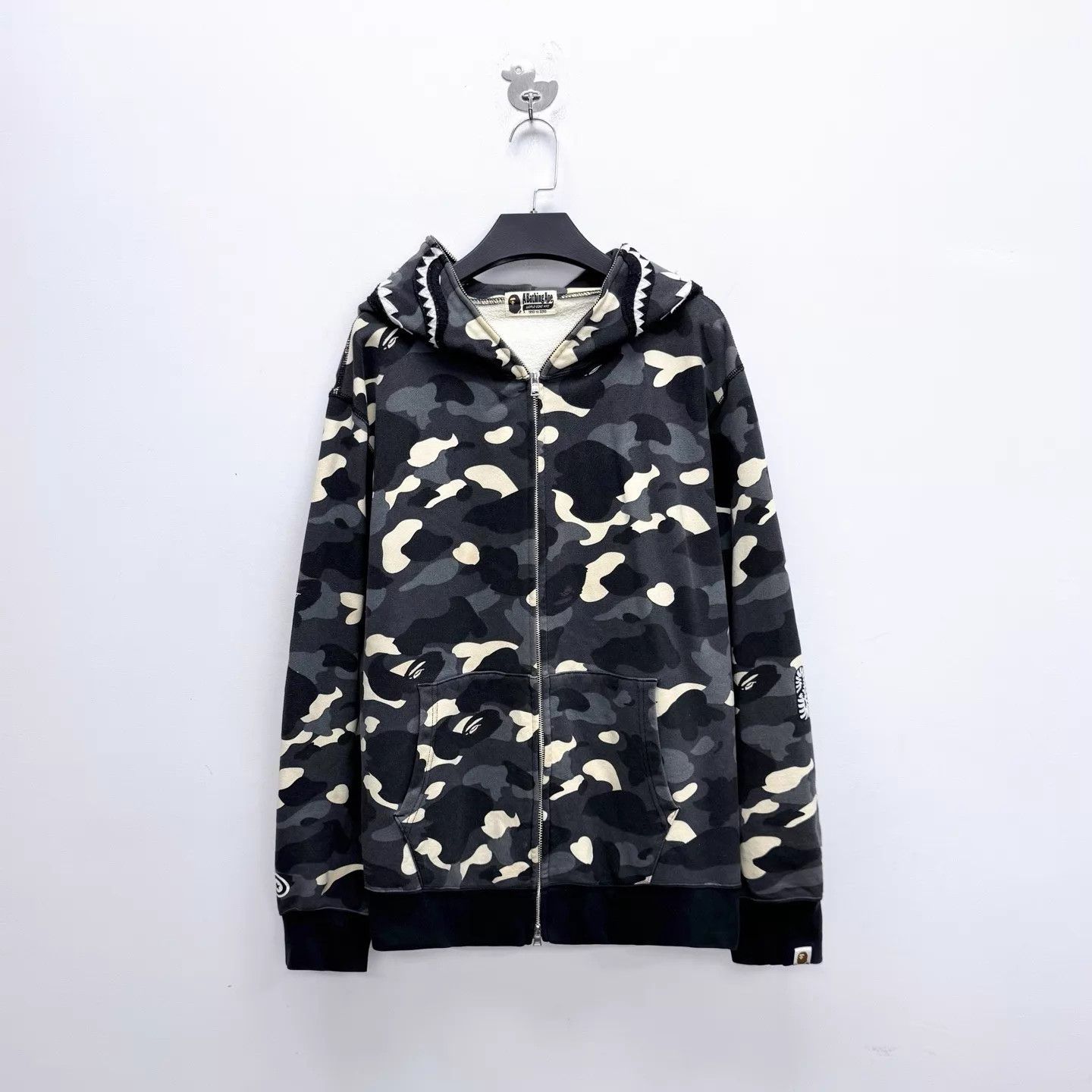 Bape Bape Glow Camo Shark Hoodie XXL Black/Gray Unisex Size US XL / EU 56 / 4 - 1 Thumbnail