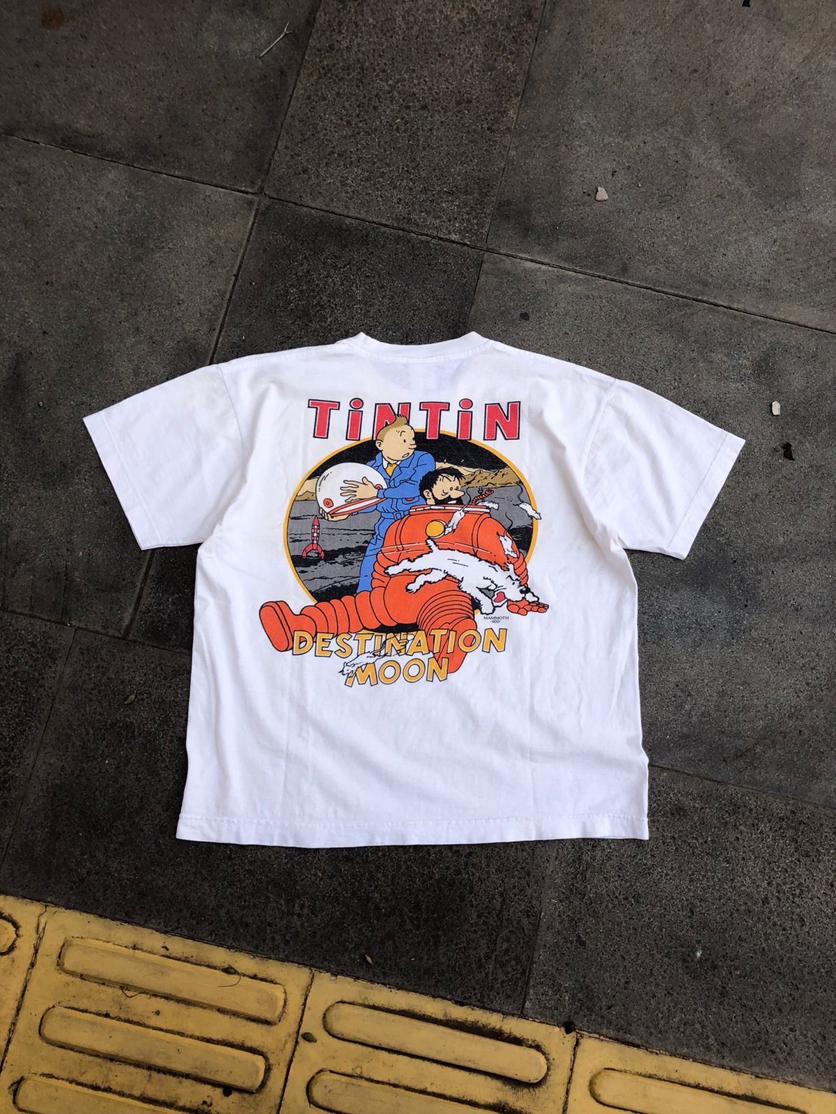 Vintage Vintage Tintin 90s Destination Moon “mammoth 900” T-Shirt Size US L / EU 52-54 / 3 - 1 Thumbnail