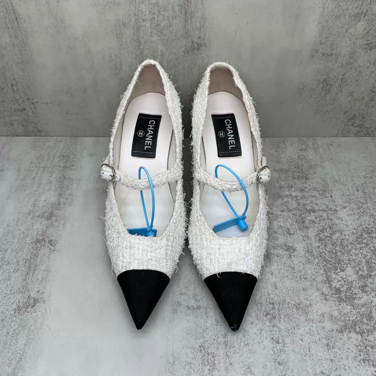Chanel Chanel white tweed heels 36.5 95 New Size US 6 / IT 36 - 4 Thumbnail