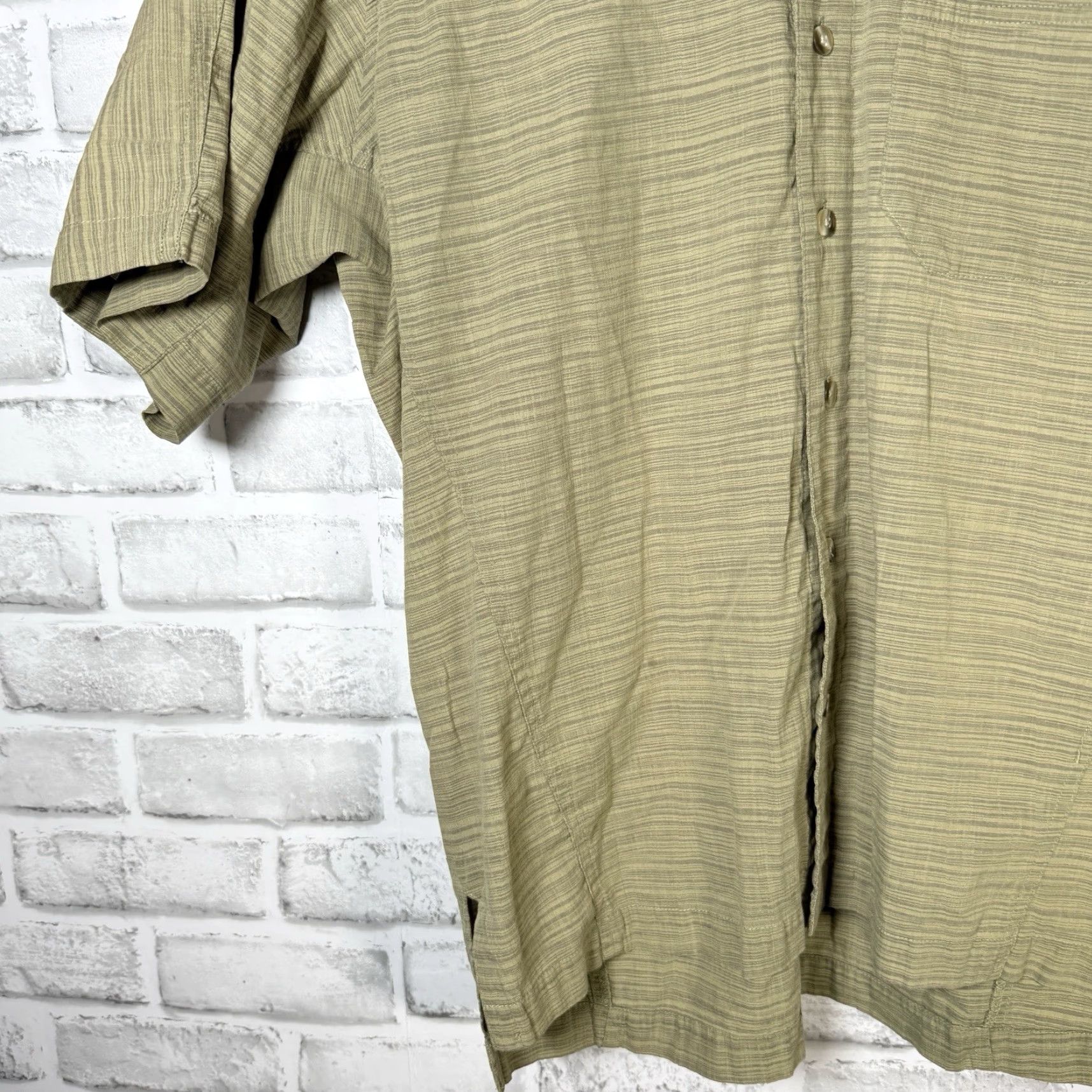 Mountain Hardwear Mountain Hardwear Short Sleeve Button-Down Shirt Mens Size S Green Shirt Size US S / EU 44-46 / 1 - 3 Thumbnail