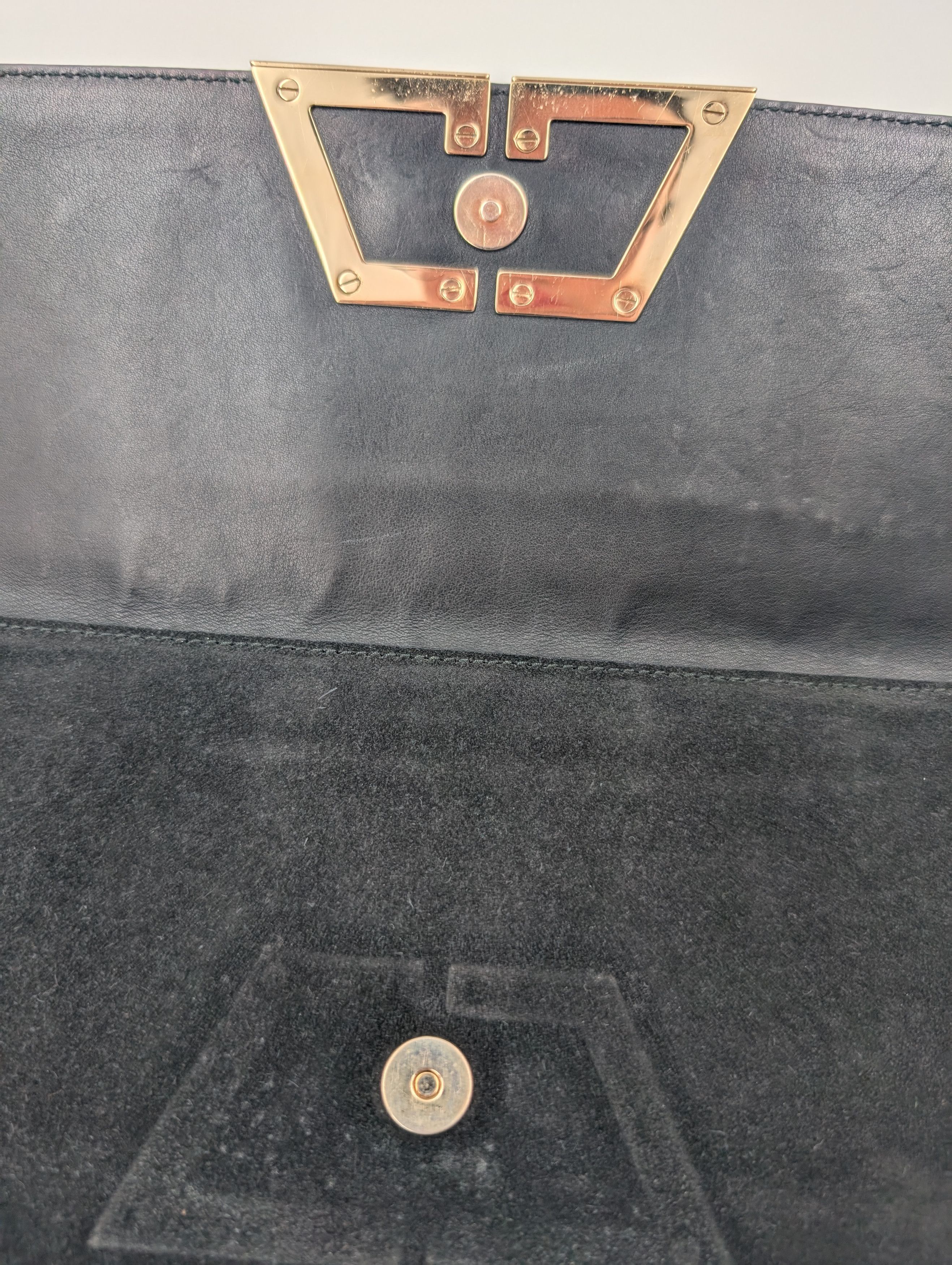 Gucci Gucci Black Suede Clutch With Gold Logo Size ONE SIZE - 4 Thumbnail