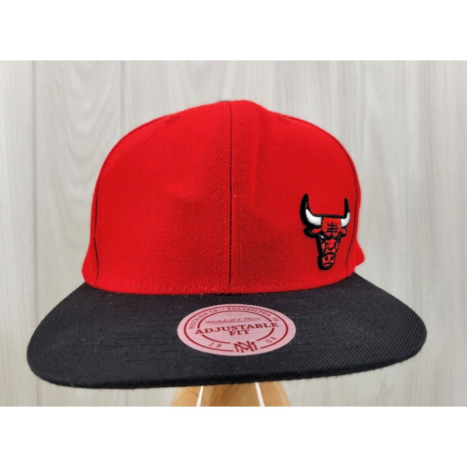 Mitchell & Ness VINTAGE? Chicago Bulls Mitchell & Ness Snapback Hat Black Red Men Adjustable Red Cap Size ONE SIZE - 2 Thumbnail