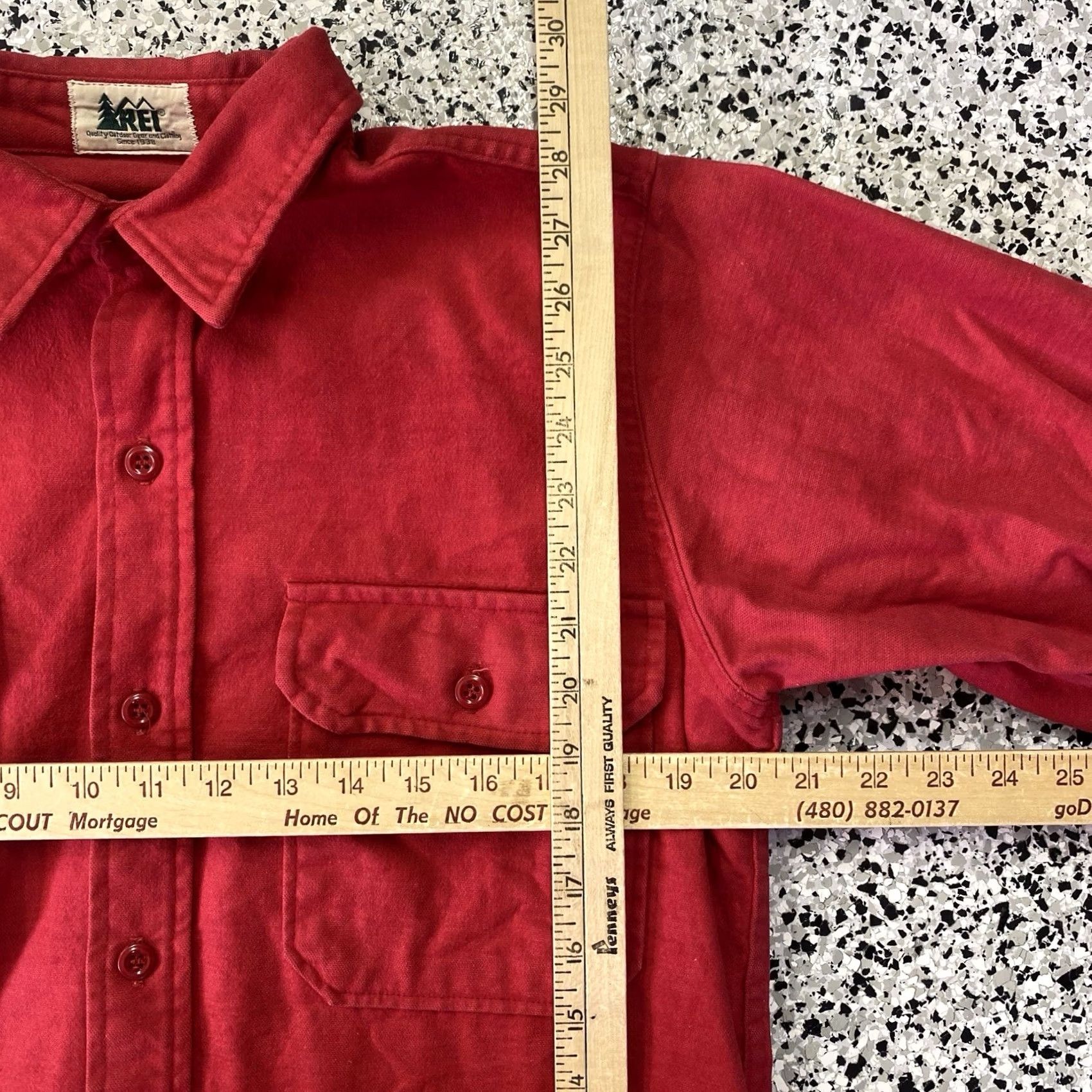 Vintage VINTAGE REI Shirt Mens Large Red Cotton Flannel Chamois Made in USA Fading Size US L / EU 52-54 / 3 - 2 Thumbnail