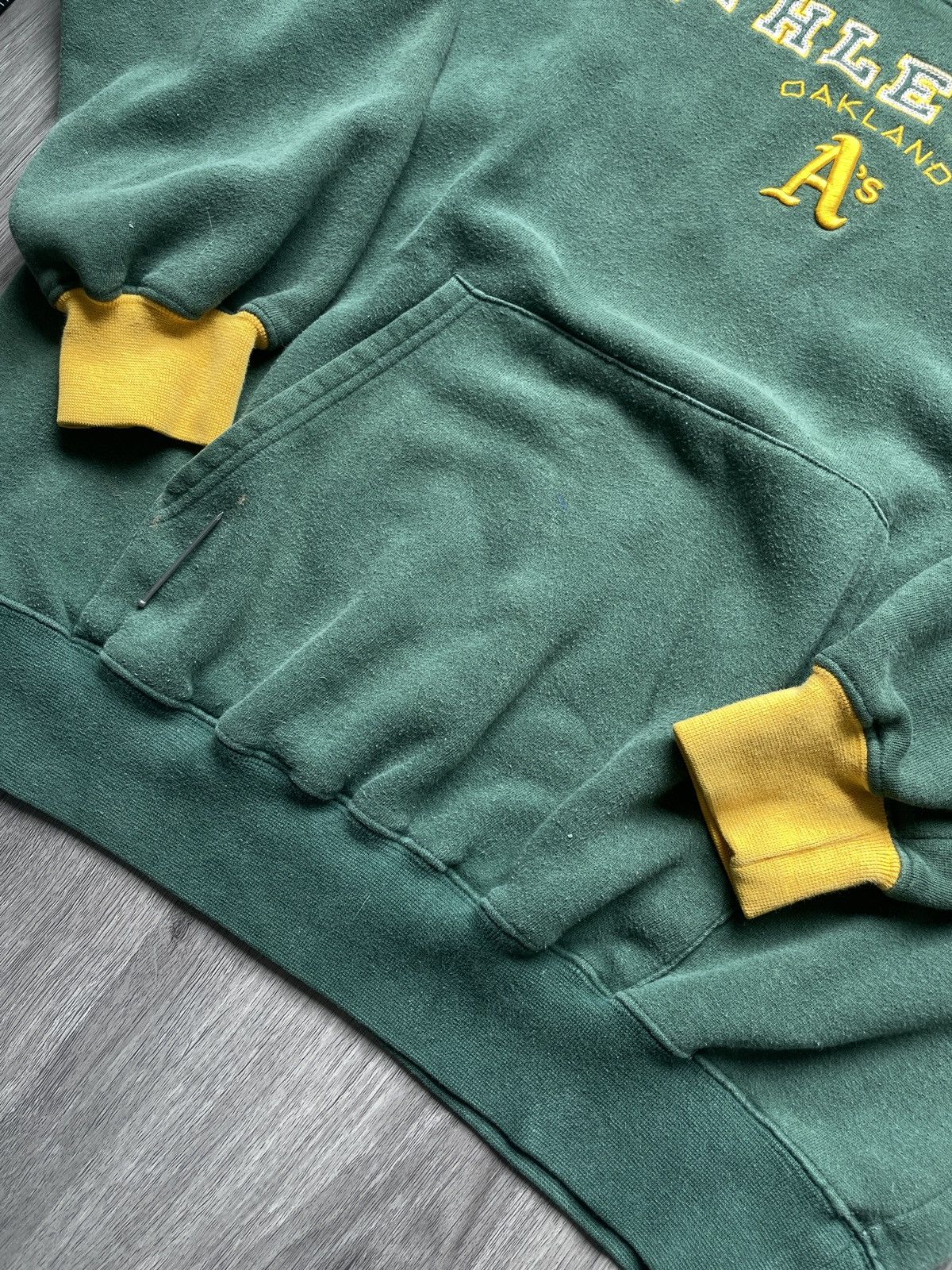MLB Vintage Lee Sport “Oakland Athletics Logo” Hoodie (Sz.L) Size US L / EU 52-54 / 3 - 4 Thumbnail