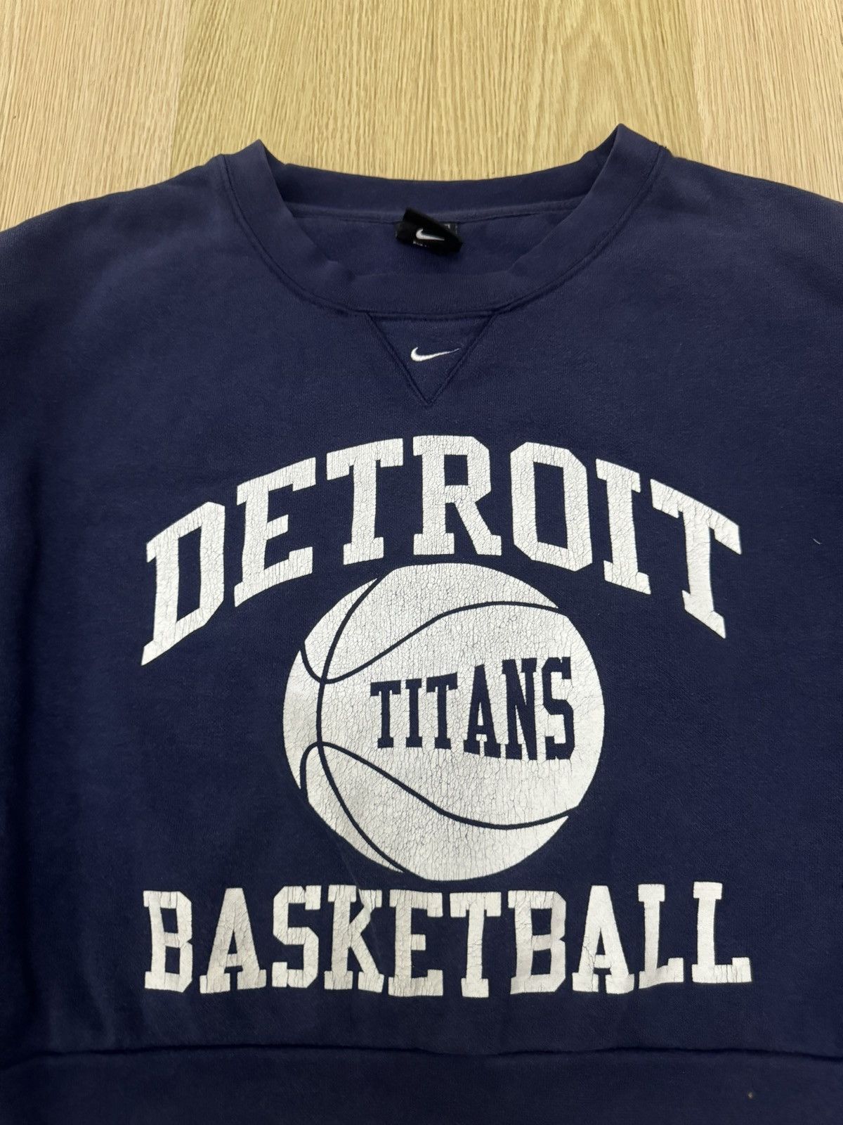 Nike × Vintage Vintage 90’s Nike center logo Detroit Titans crop sweashirt Size XL / US 12-14 / IT 48-50 - 4 Thumbnail