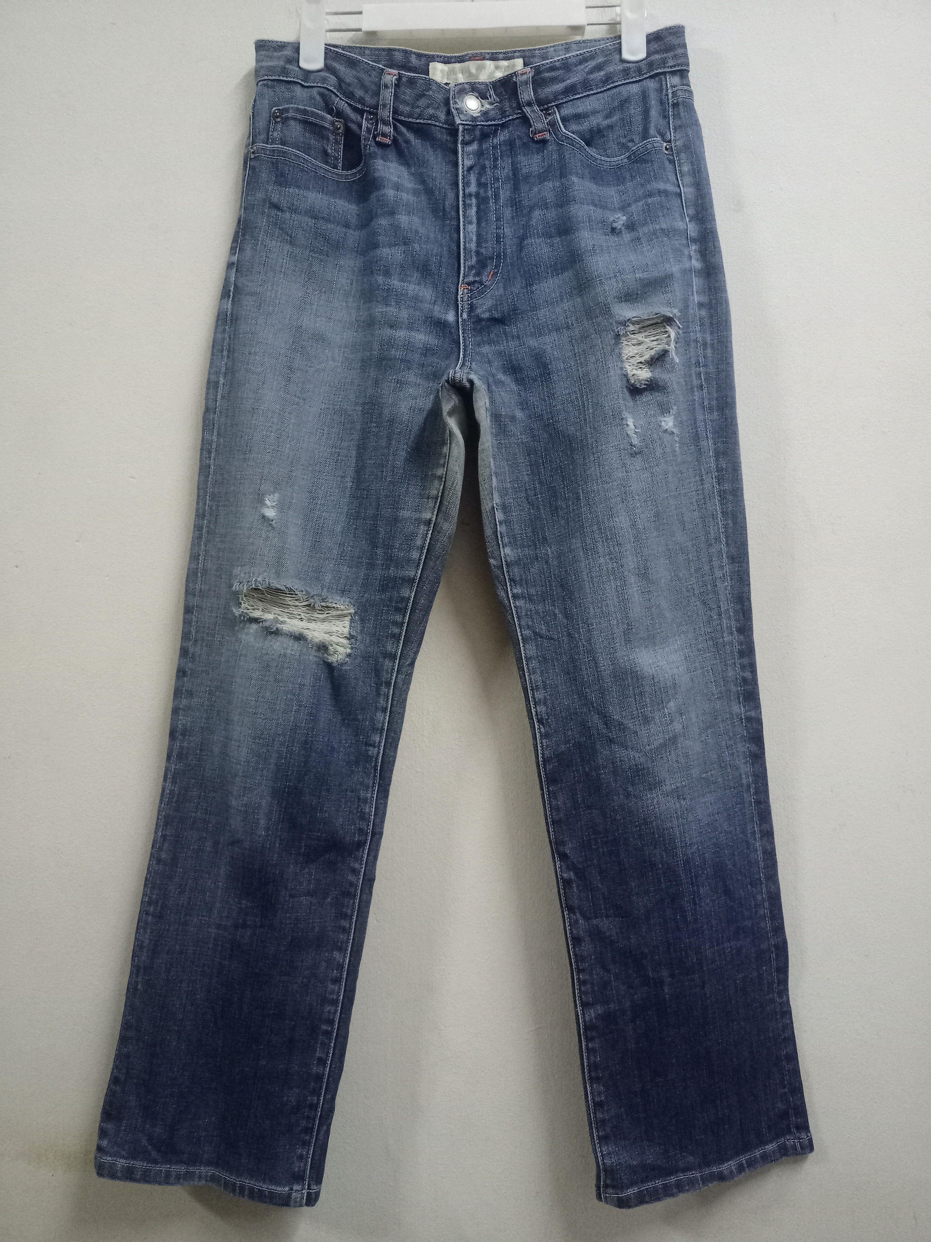 Uniqlo Vintage Japanese Uniqlo Blue Wash Distressed Jeans 29x27 Size US 29 - 1 Thumbnail