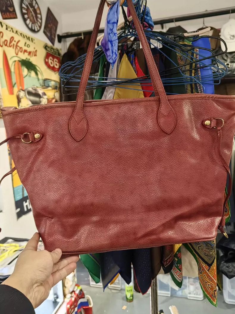 Vivienne Westwood Vivienne Westwood size os Red lily pattern leather shoulder Size ONE SIZE - 5 Thumbnail