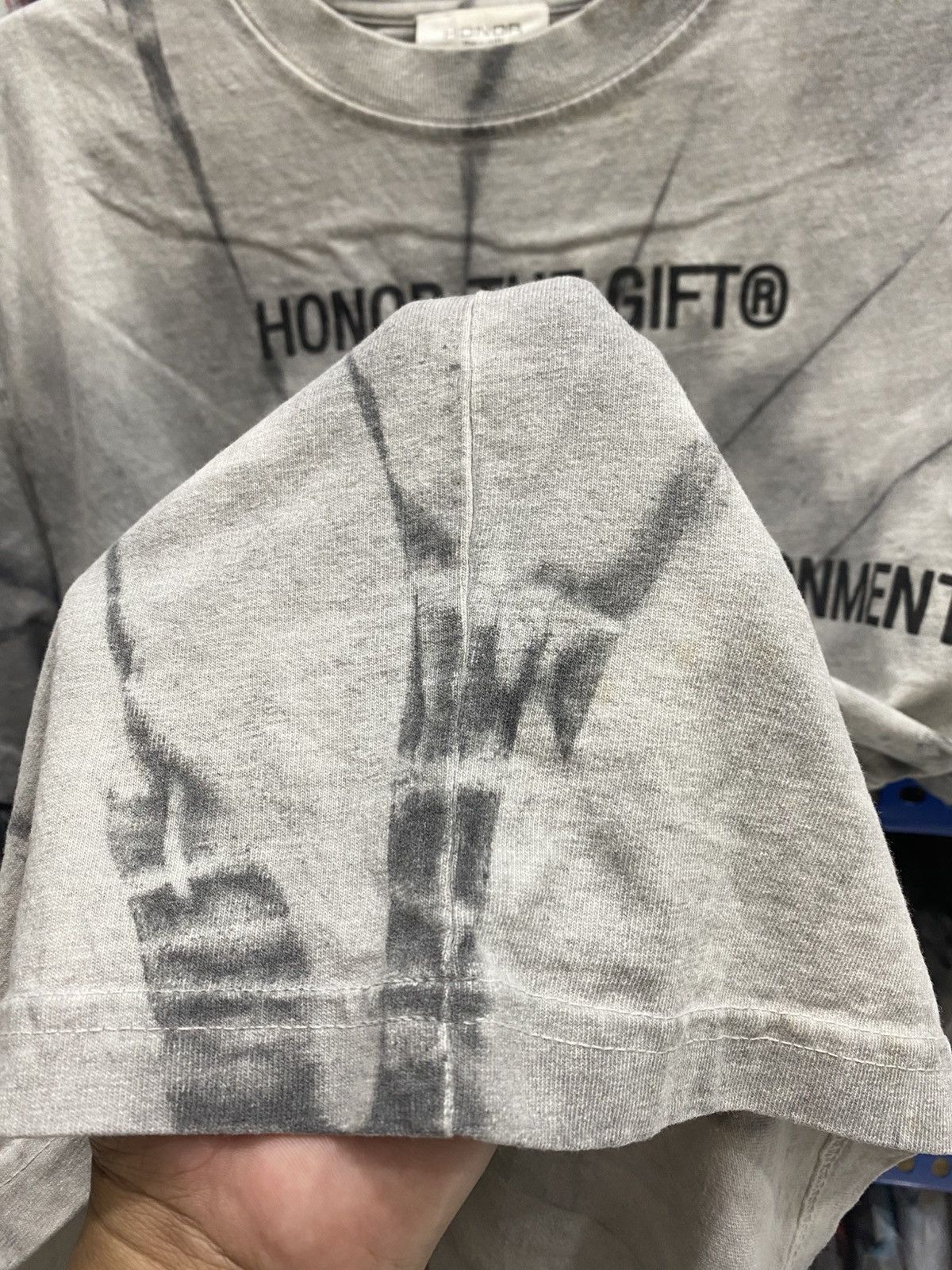 Japanese Brand HONOR THE GIFT TSHIRT Size US L / EU 52-54 / 3 - 9 Thumbnail