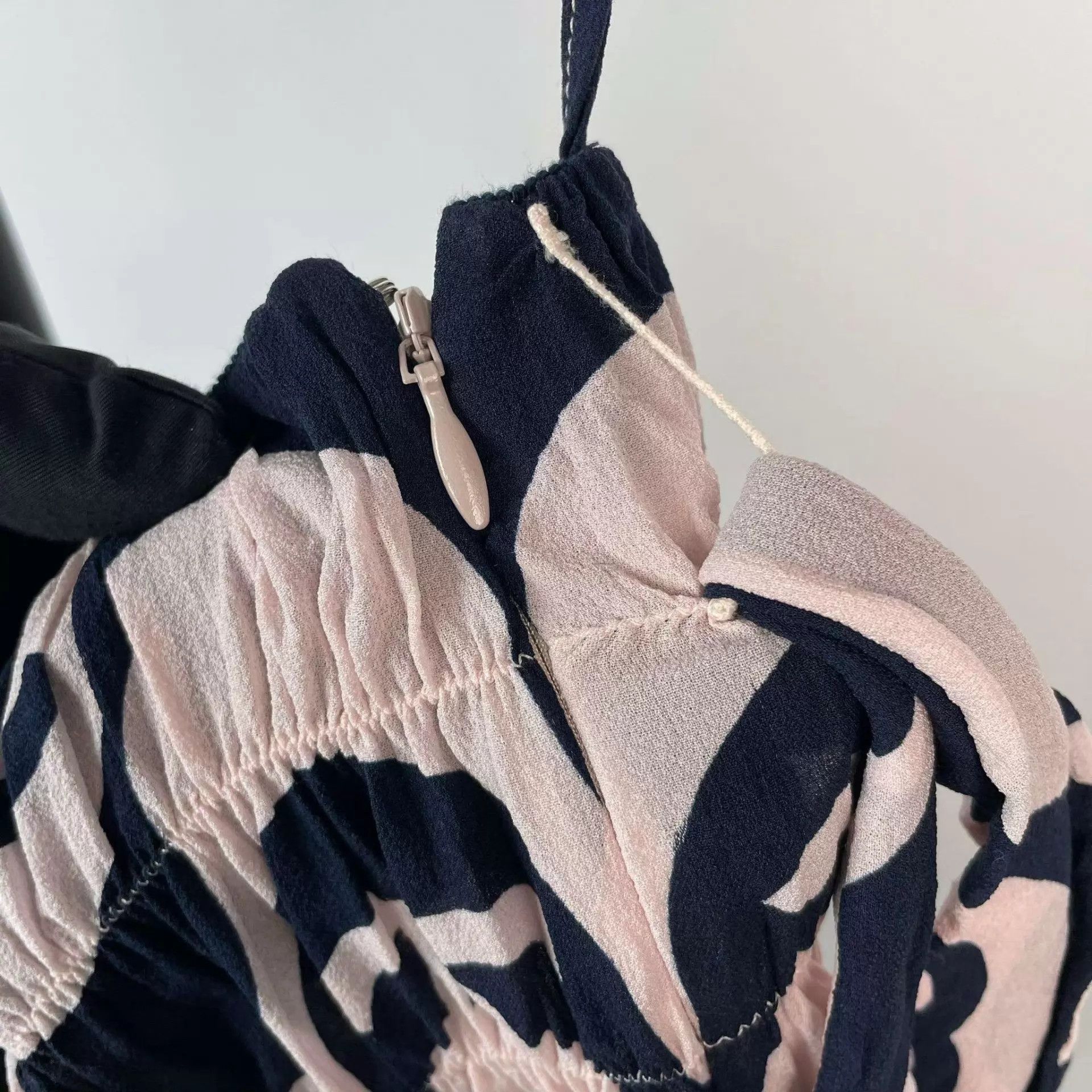 Chanel Chanel Wavy Logo Silk Skirt Size 27" / US 4 / IT 40 - 8 Thumbnail