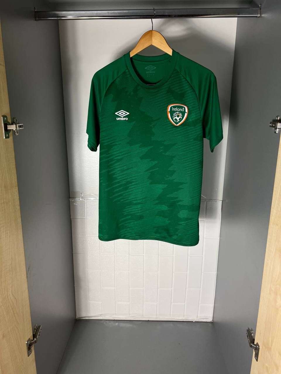Umbro VINTAGE UMBRO IRELAND RETRO SOCCER JERSEY BLOKE Y2K 90s Size US M / EU 48-50 / 2 - 1 Thumbnail