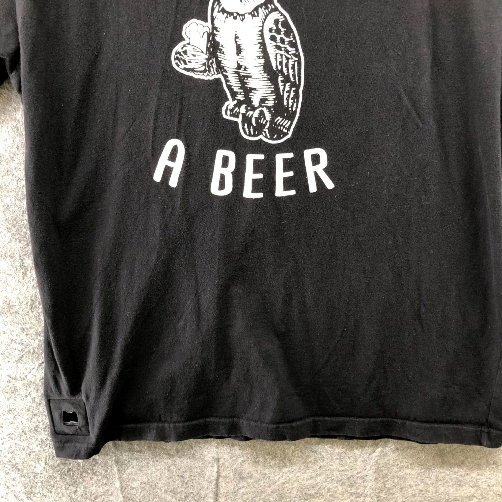 Vintage VINTAGE J. America Hoo Wants a Beer T Shirt Mens L Black Pop Top Bottle Opener Shirt Size US L / EU 52-54 / 3 - 4 Thumbnail