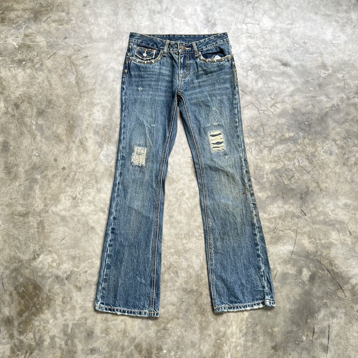 Le Grande Bleu (L.G.B.) 2000s LGB Style Studed Distressed Flare Jeans Size US 29 - 1 Thumbnail