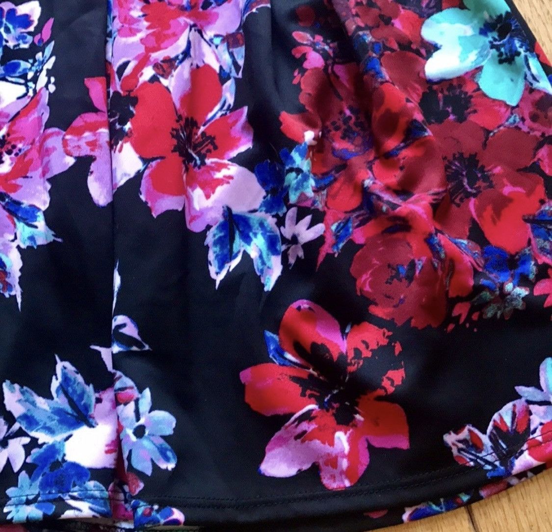 Other CHARLOTTE RUSSE HIGH WAISTED FLORAL MINI SKIRT SIZE M Size 28" / US 6 / IT 42 - 3 Thumbnail