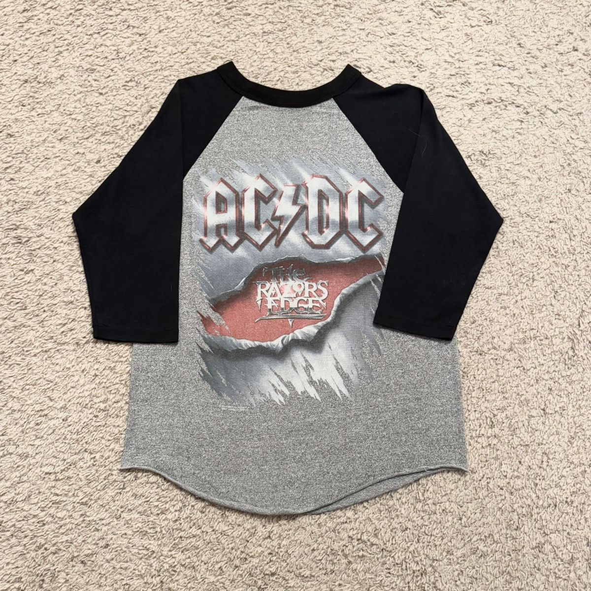 Vintage Vintage 1990 AC/DC The Razors Edge Raglan Band Tour Tee Size US L / EU 52-54 / 3 - 1 Thumbnail