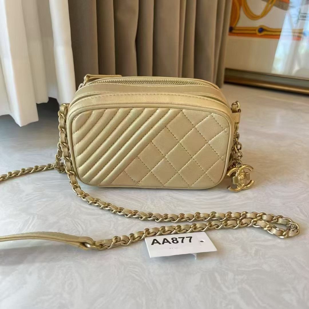 Chanel Pre-loved Bag Very good condition Size ONE SIZE - 1 Thumbnail